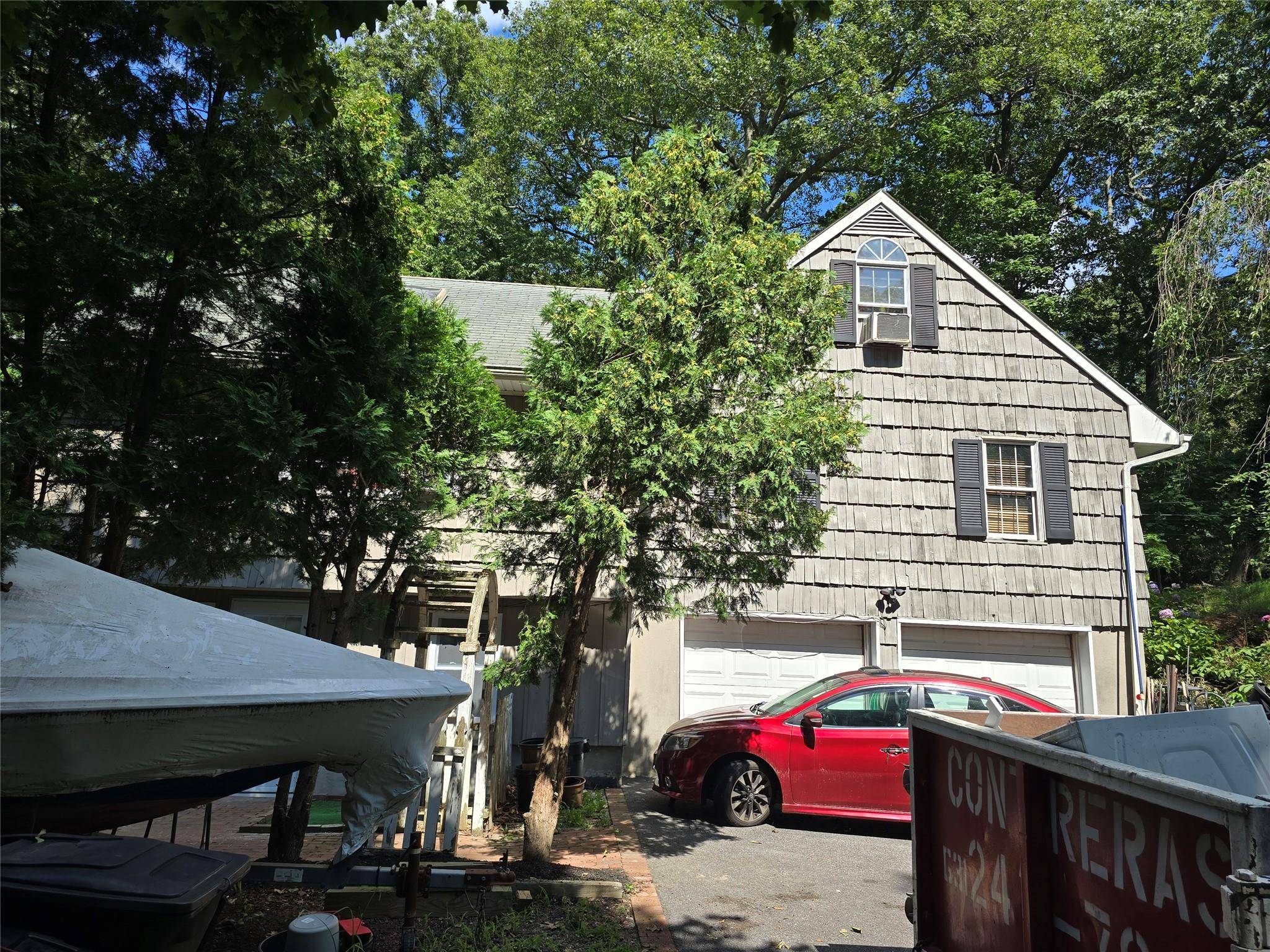 Stony Brook, NY 11790,9 Hillsview RD
