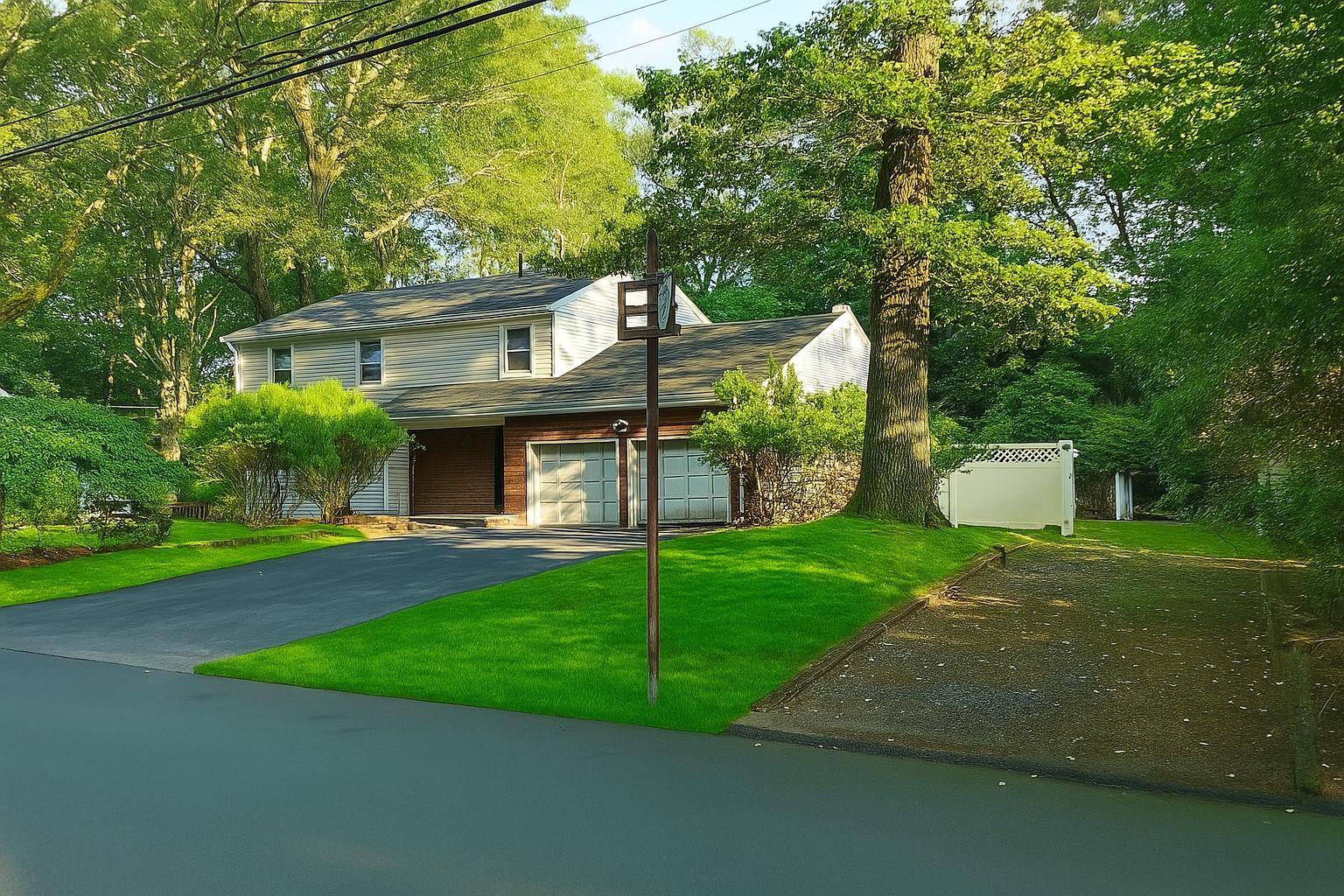 Spring Valley, NY 10977,10 Swallow AVE