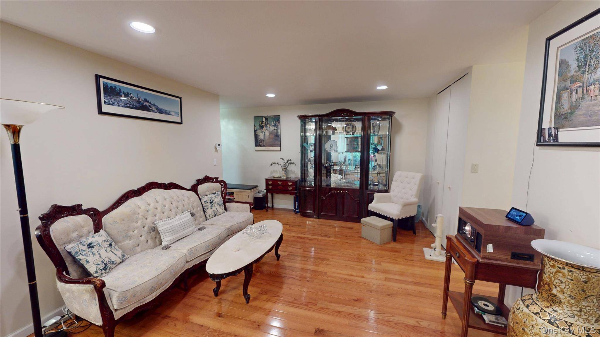 Scarsdale, NY 10583,2 Fountain LN #2P