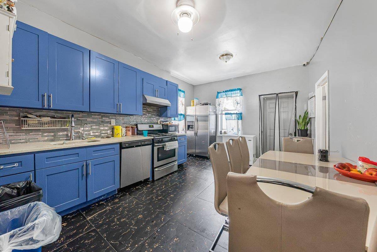 Jamaica, NY 11433,10631 156th ST