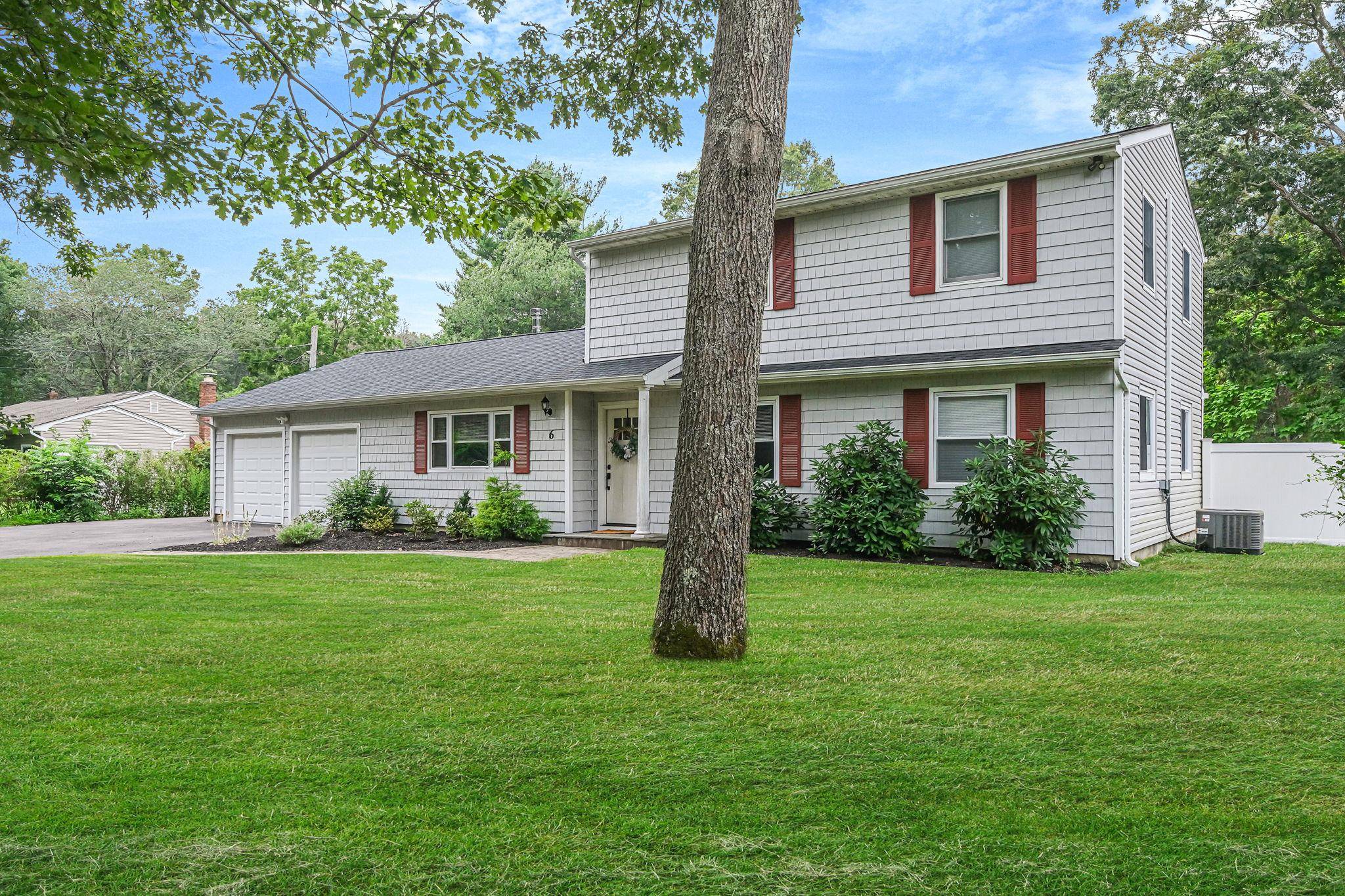Manorville, NY 11949,6 Halsey Manor RD