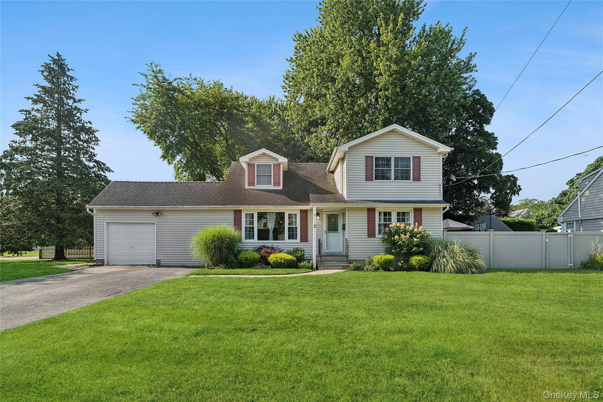 Babylon, NY 11702,2 Ross RD