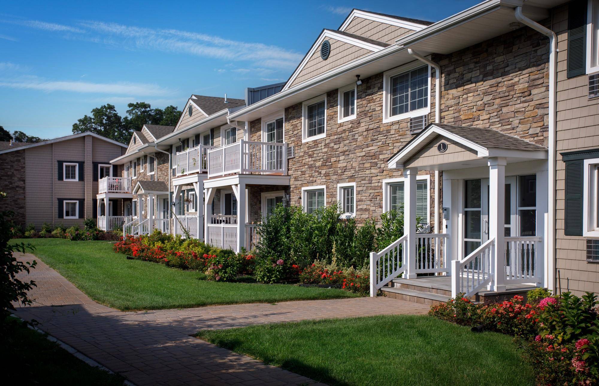Lake Grove, NY 11755,19 Williams BLVD #191B