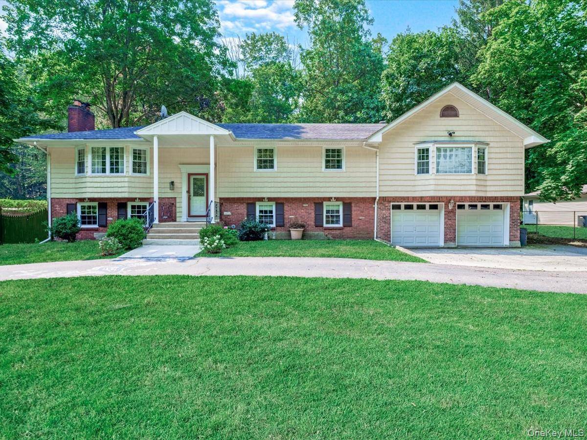 Huntington, NY 11743,32 Southdown RD