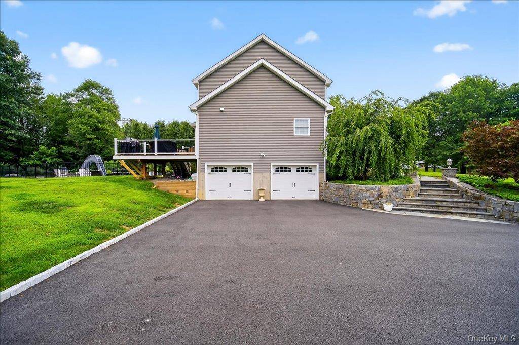 Hopewell Junction, NY 12533,69 Roundhill RD