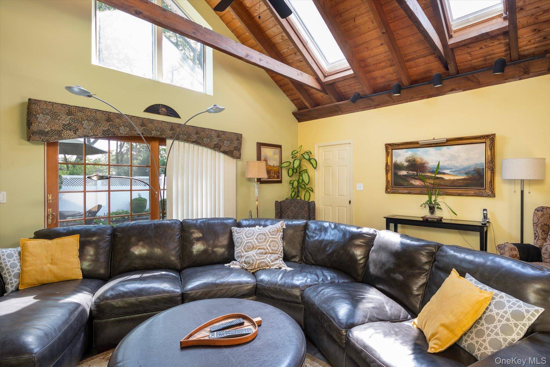 Levittown, NY 11756,685 Gardiners AVE