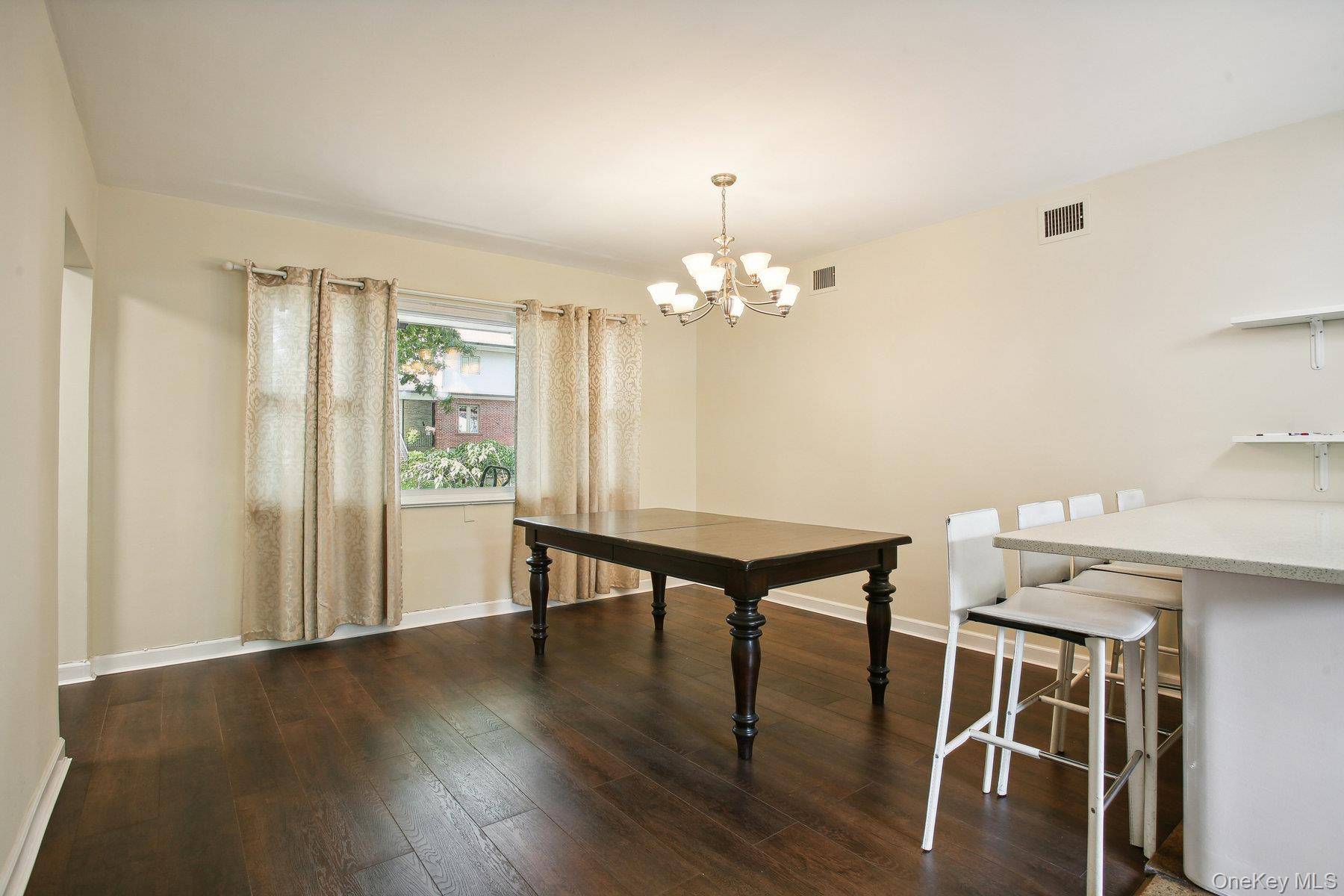 Hollis Hills, NY 11427,82-43 213th ST