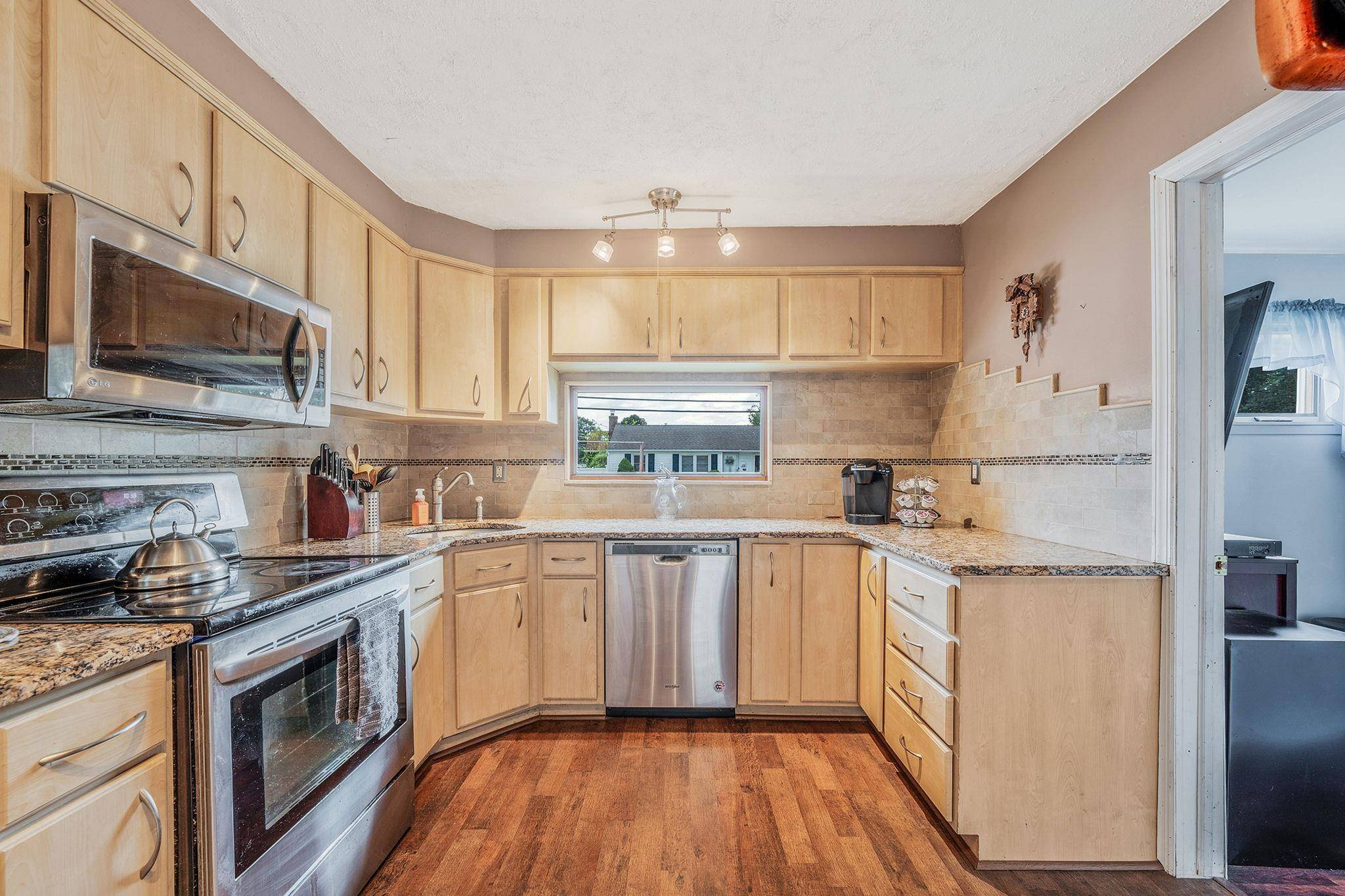 West Babylon, NY 11704,1485 3rd ST
