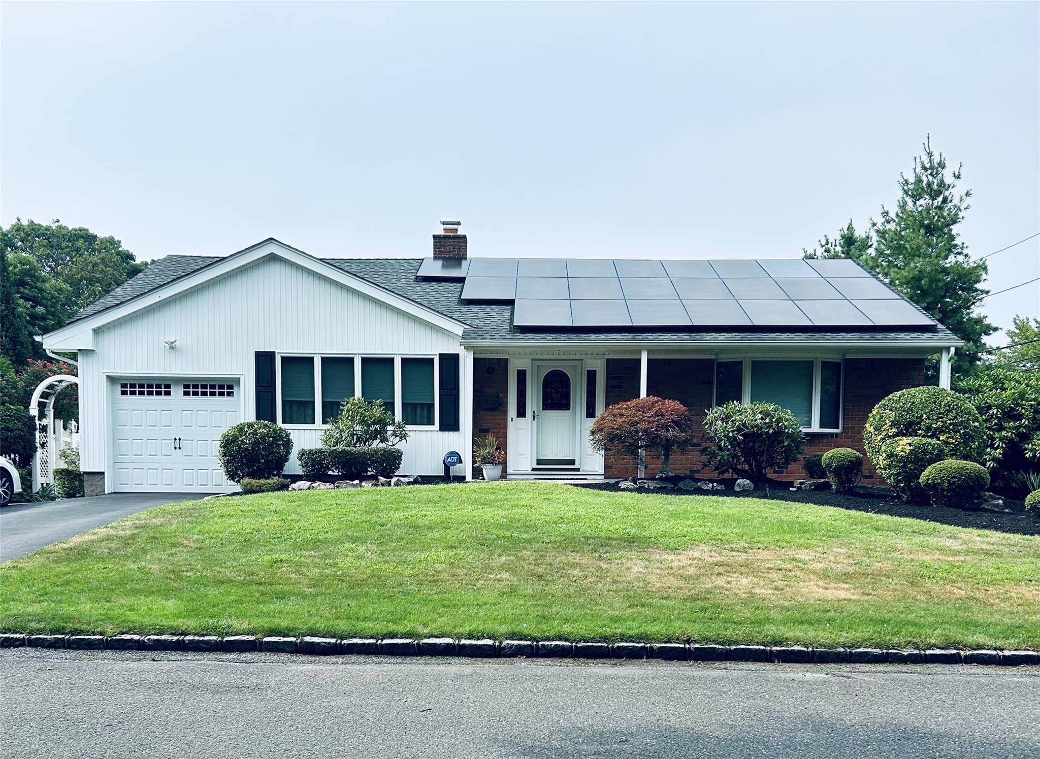 West Islip, NY 11795,48 Archie PL