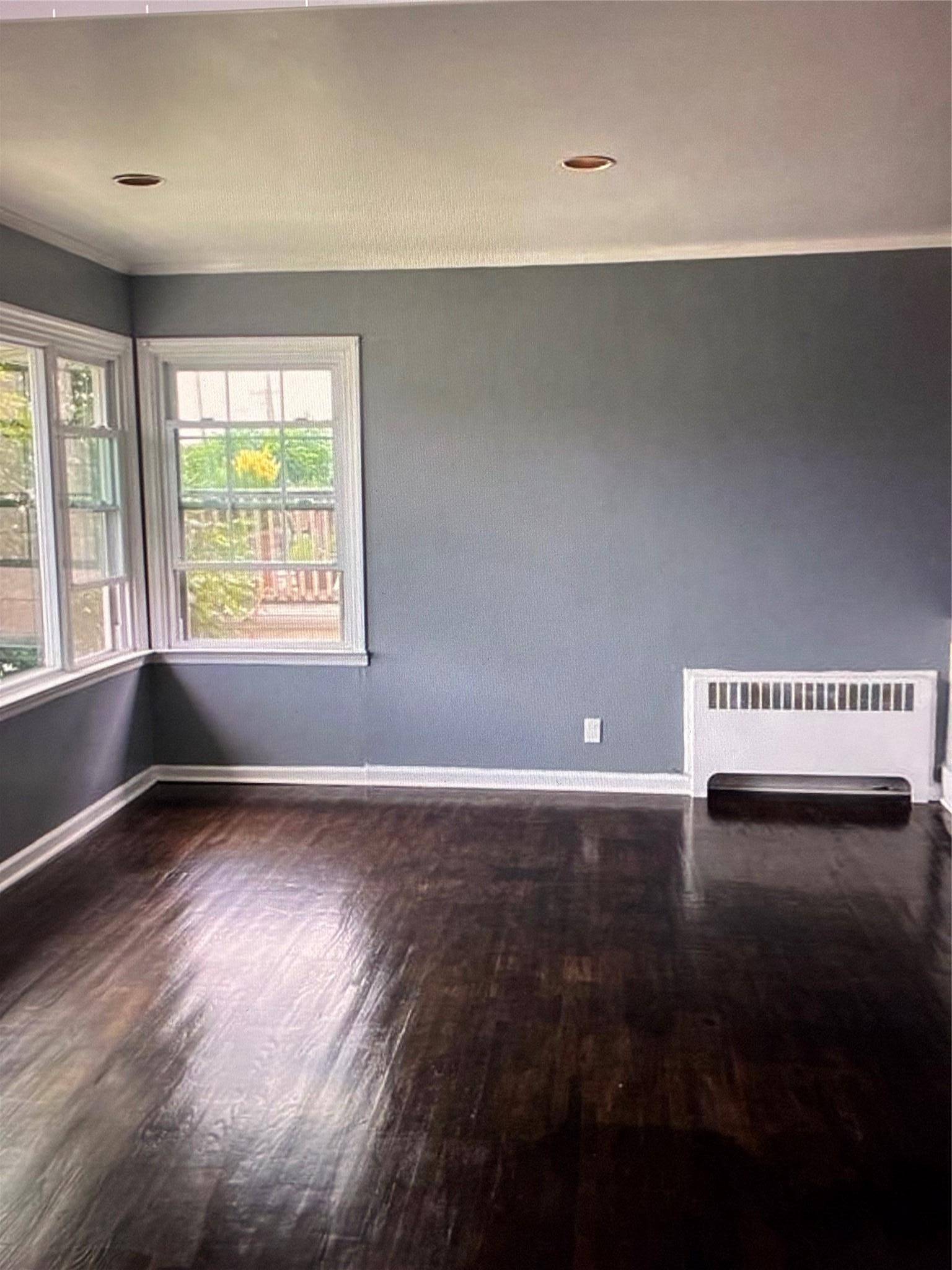 Long Beach, NY 11561,731 E Walnut ST #2nd floor
