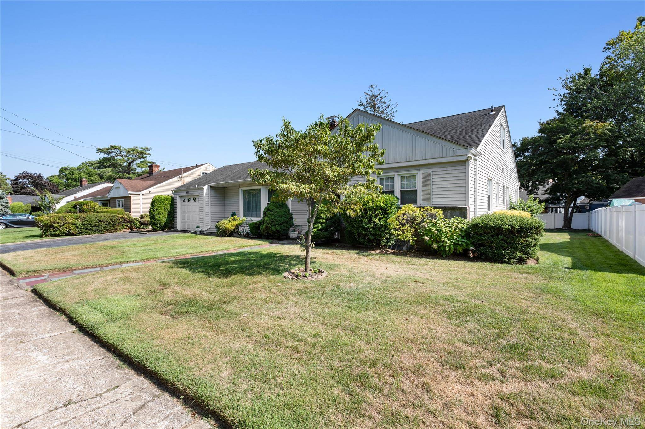 Malverne, NY 11565,89 Parkview PL