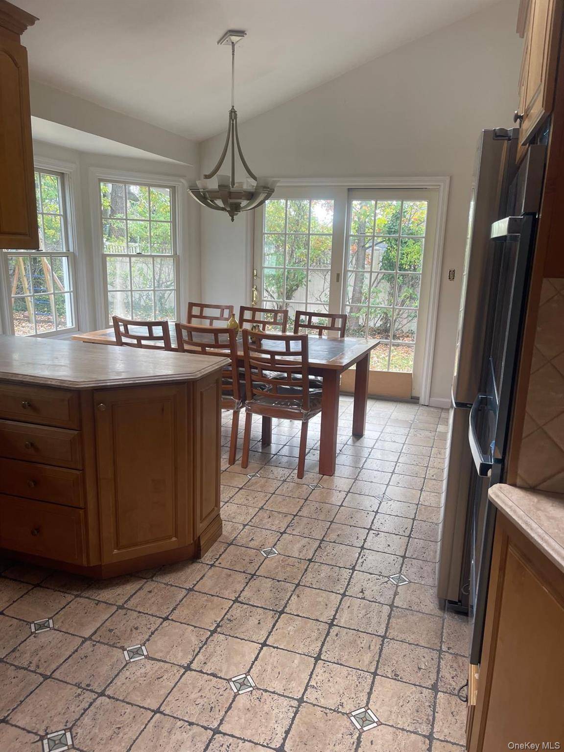 Lawrence, NY 11559,29 Bayberry RD