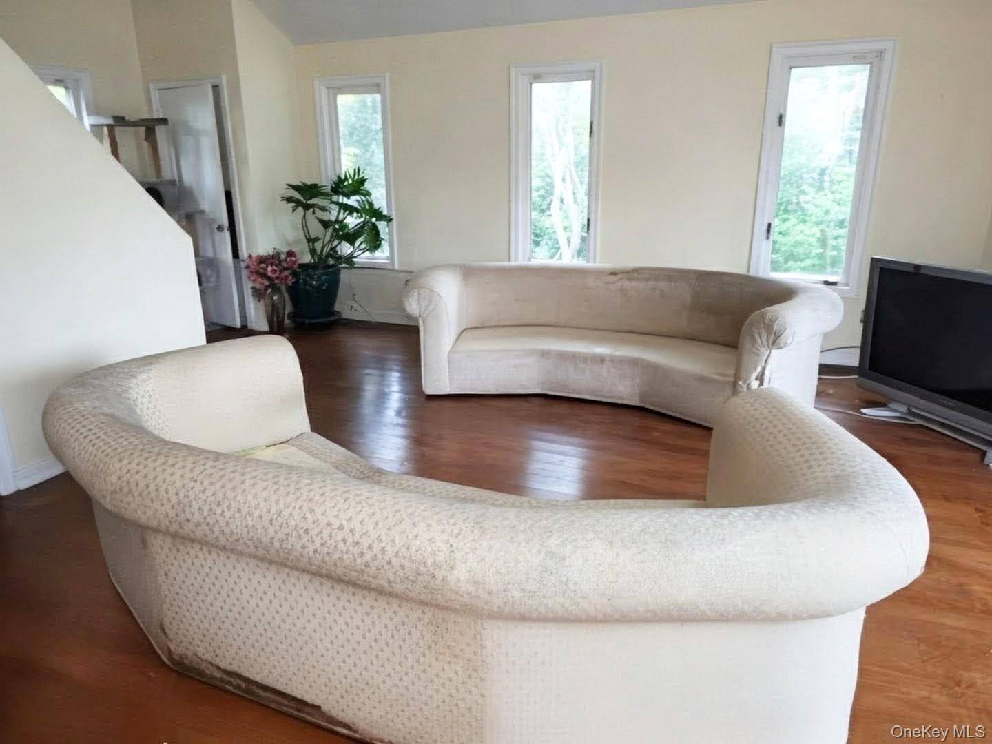 Old Westbury, NY 11568,6 Bostwick LN