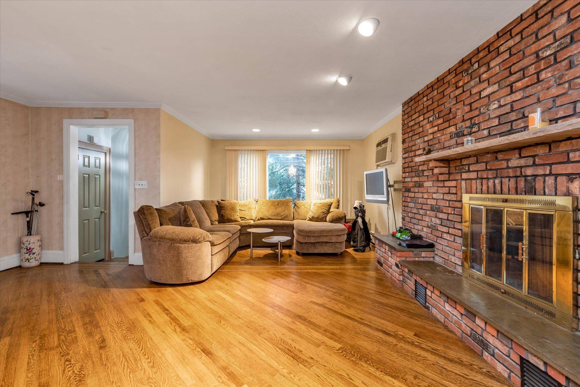 Valley Stream, NY 11581,132 Locust ST