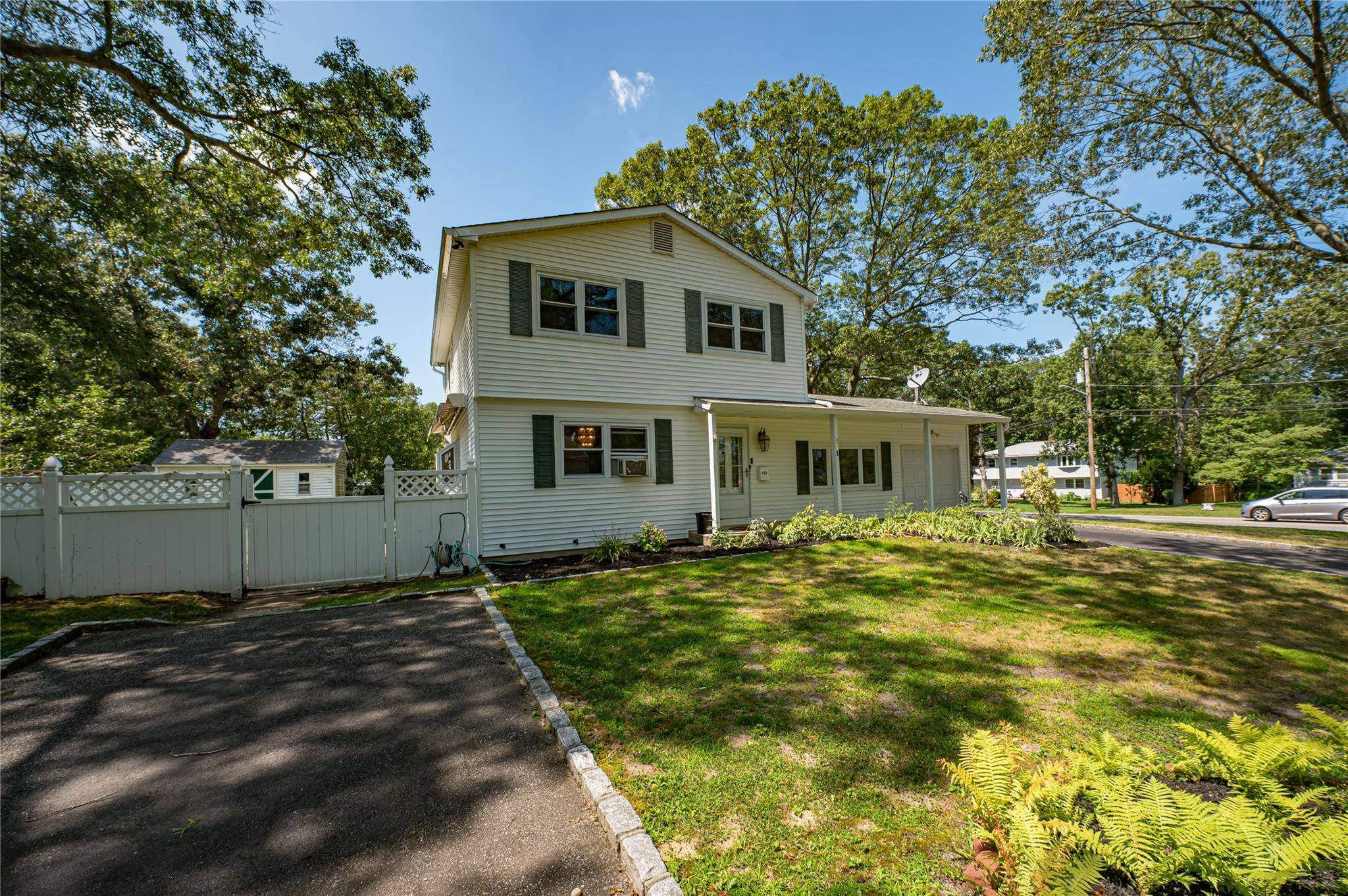 Coram, NY 11727,1 Eileen CT