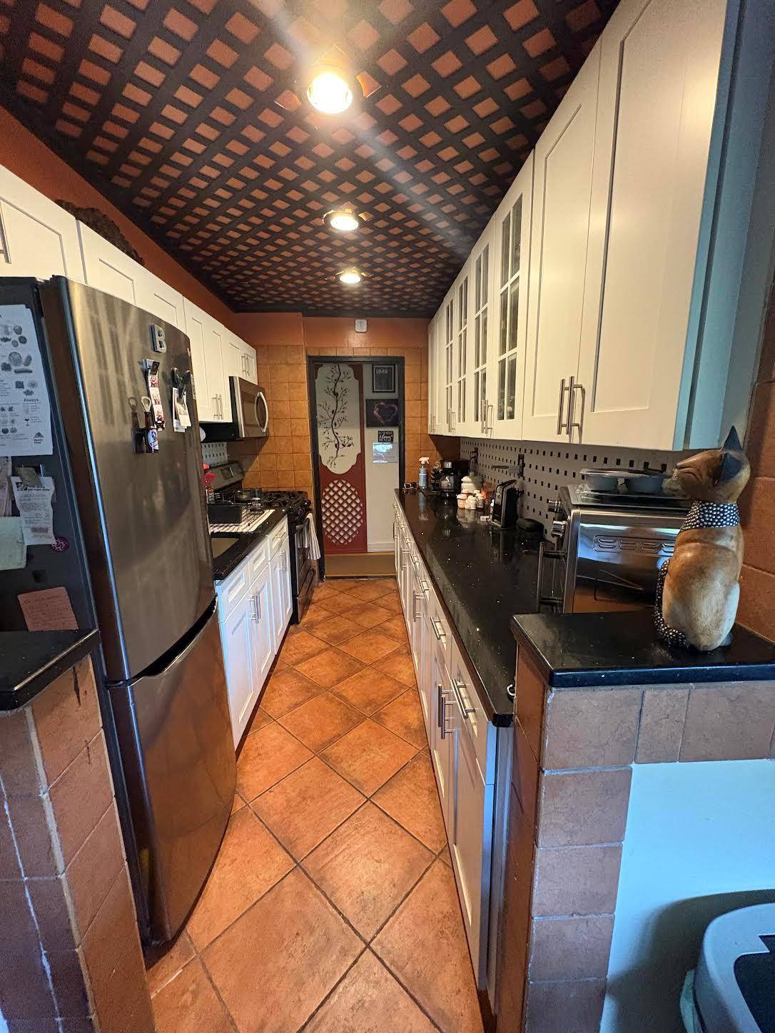 Howard Beach, NY 11414,153-25 88th street 88th Street #5L