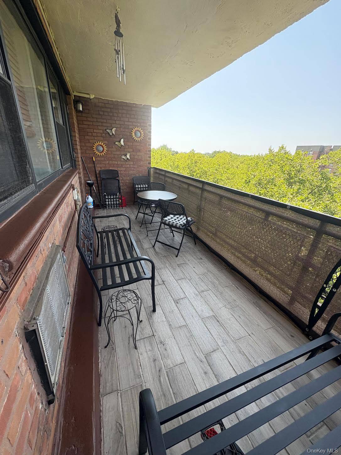 Howard Beach, NY 11414,153-25 88th street 88th Street #5L