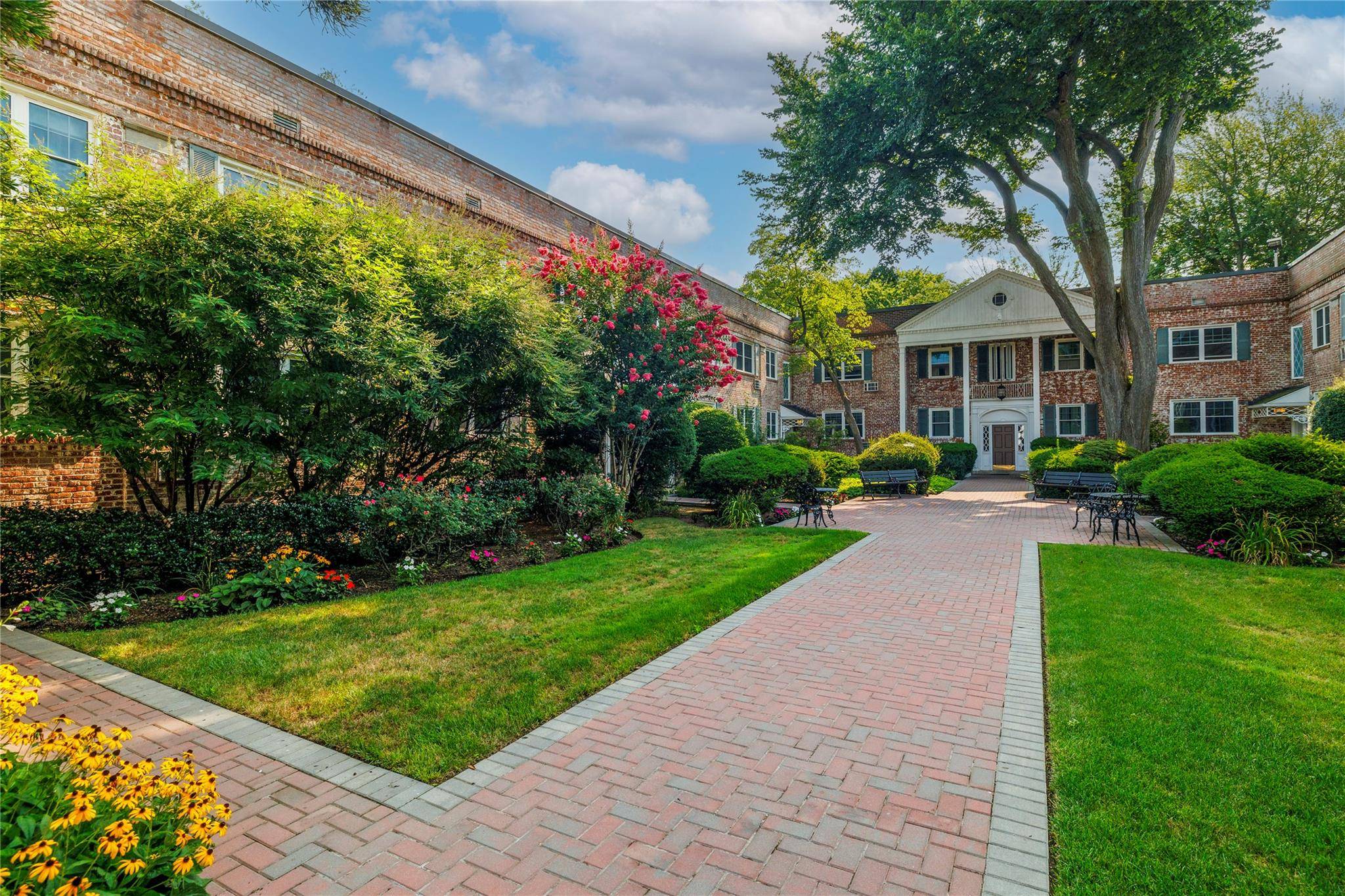 Rockville Centre, NY 11570,43 N Forest AVE #E 21