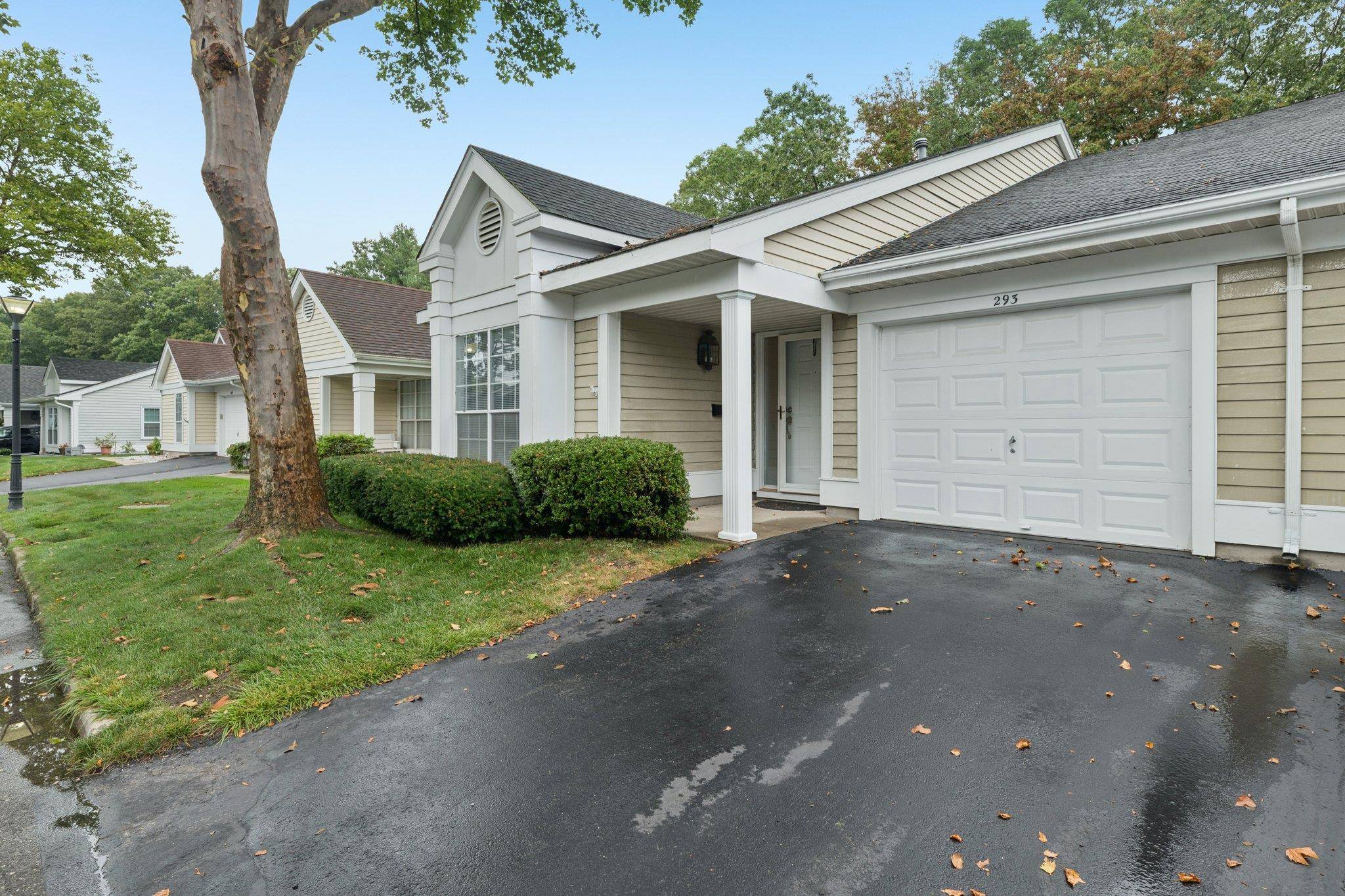 Ridge, NY 11961,293 Glen DR