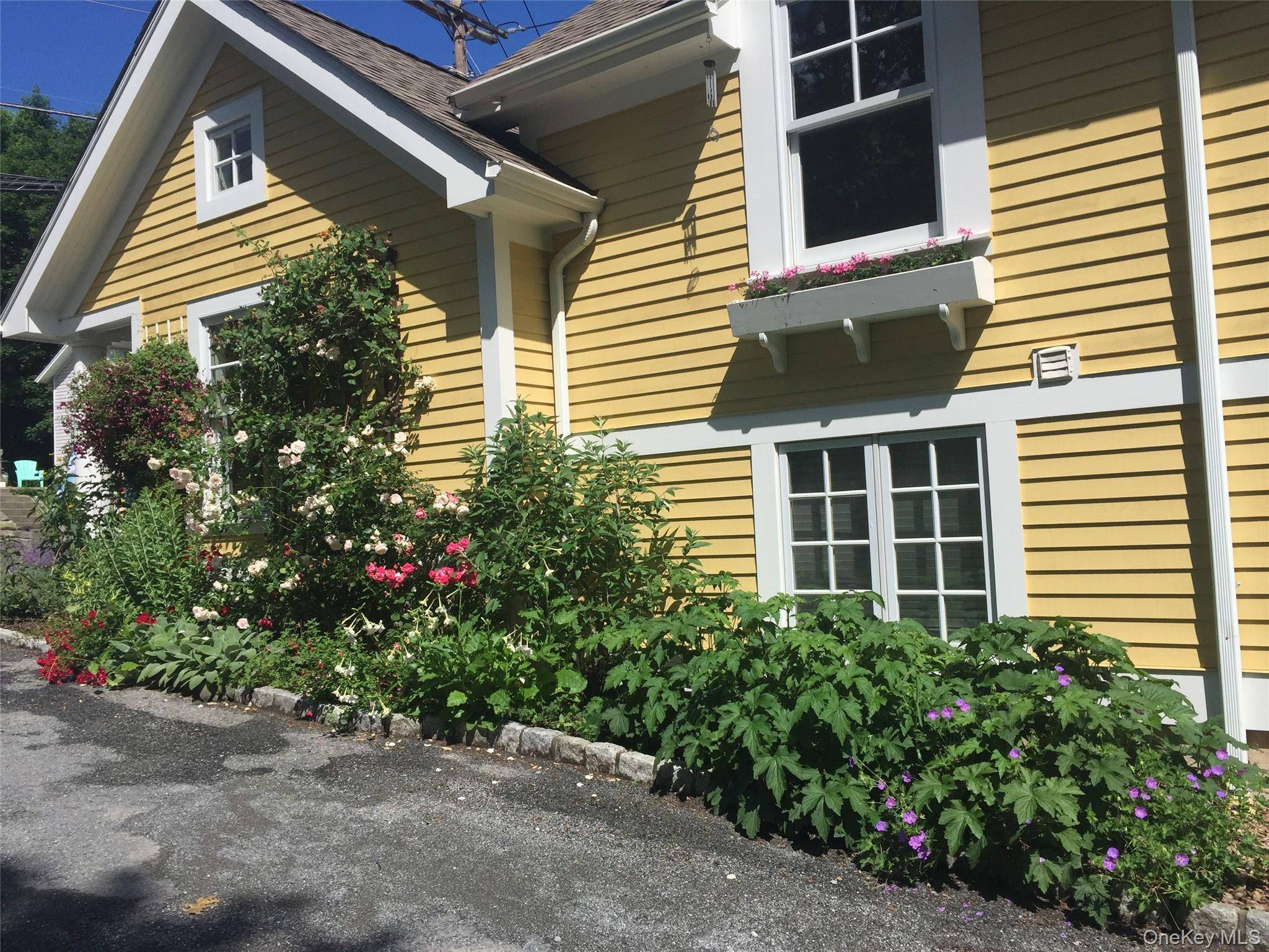 Pawling, NY 12564,54 E Main ST