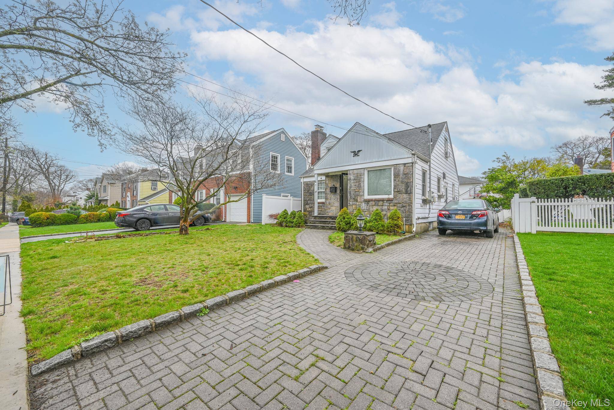 Valley Stream, NY 11580,216 Home ST