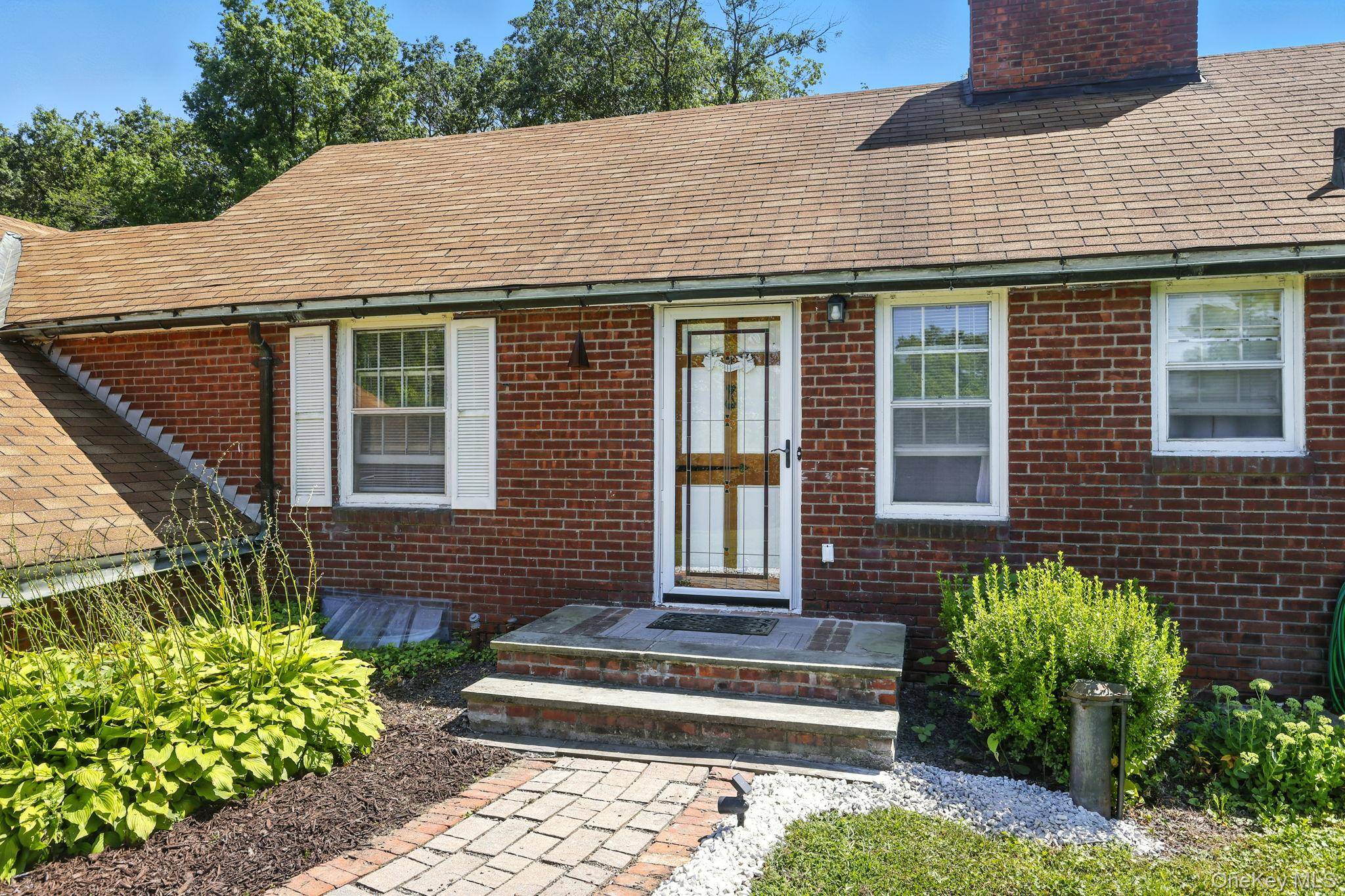 Saugerties, NY 12477,620 Ulster Landing RD