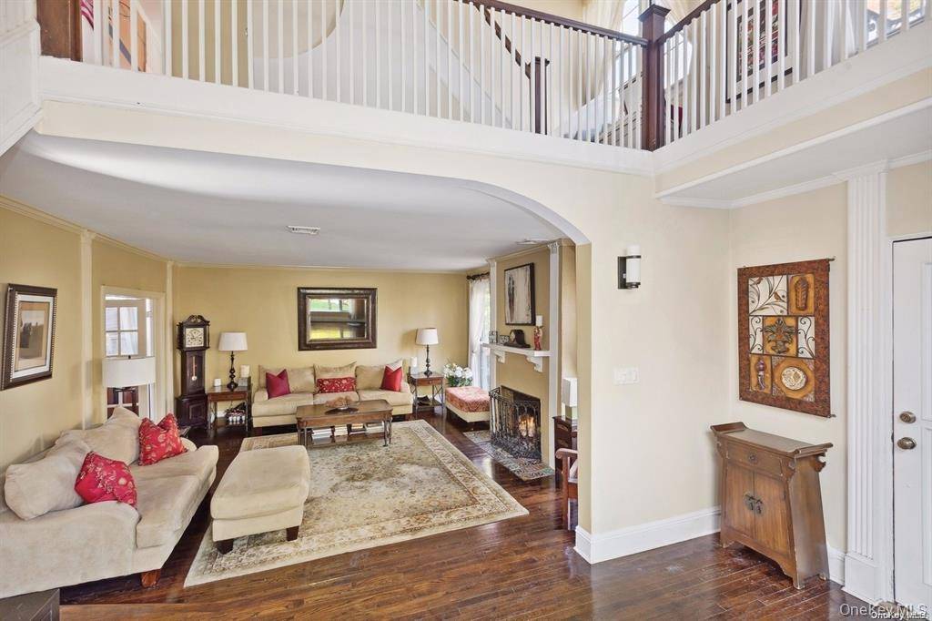 Floral Park, NY 11001,56 Floral Pkwy