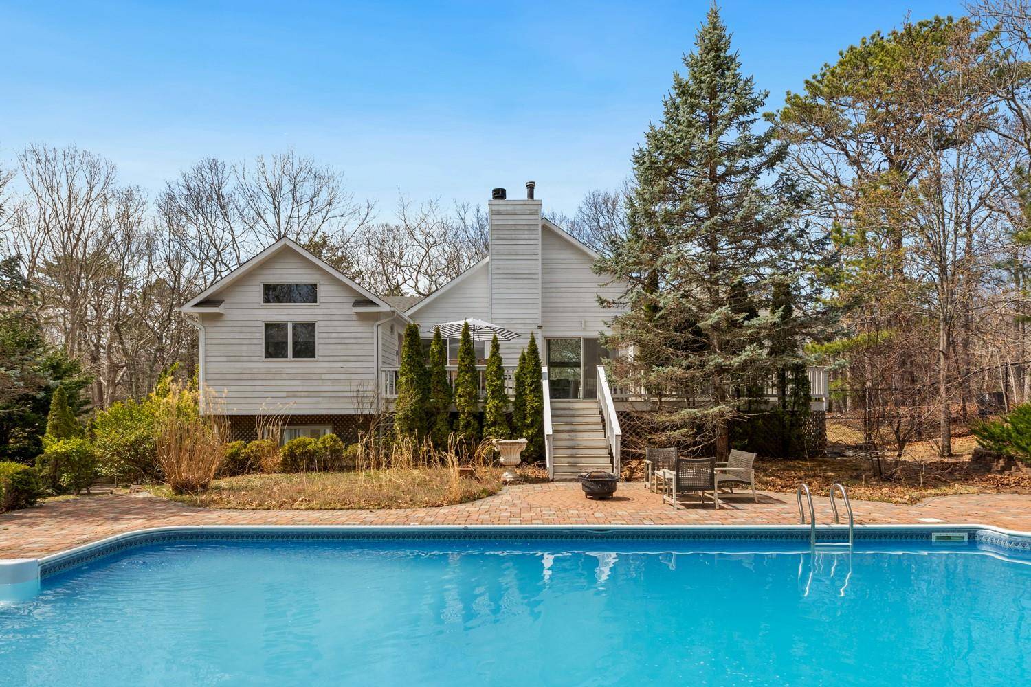 Hampton Bays, NY 11946,12 Douglas CT