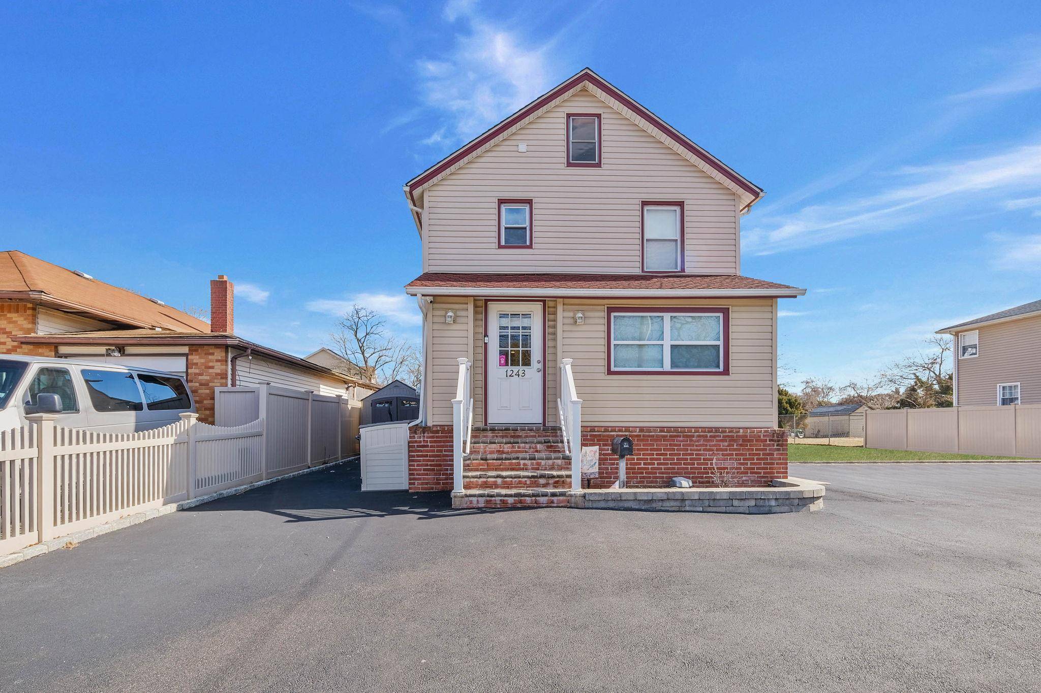 North Bellmore, NY 11710,1243 Peapond RD