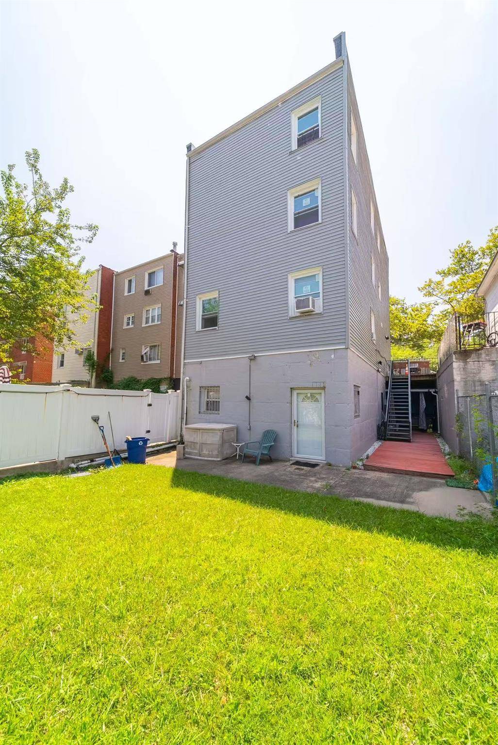 Bronx, NY 10465,536 Throgs Neck EXPY