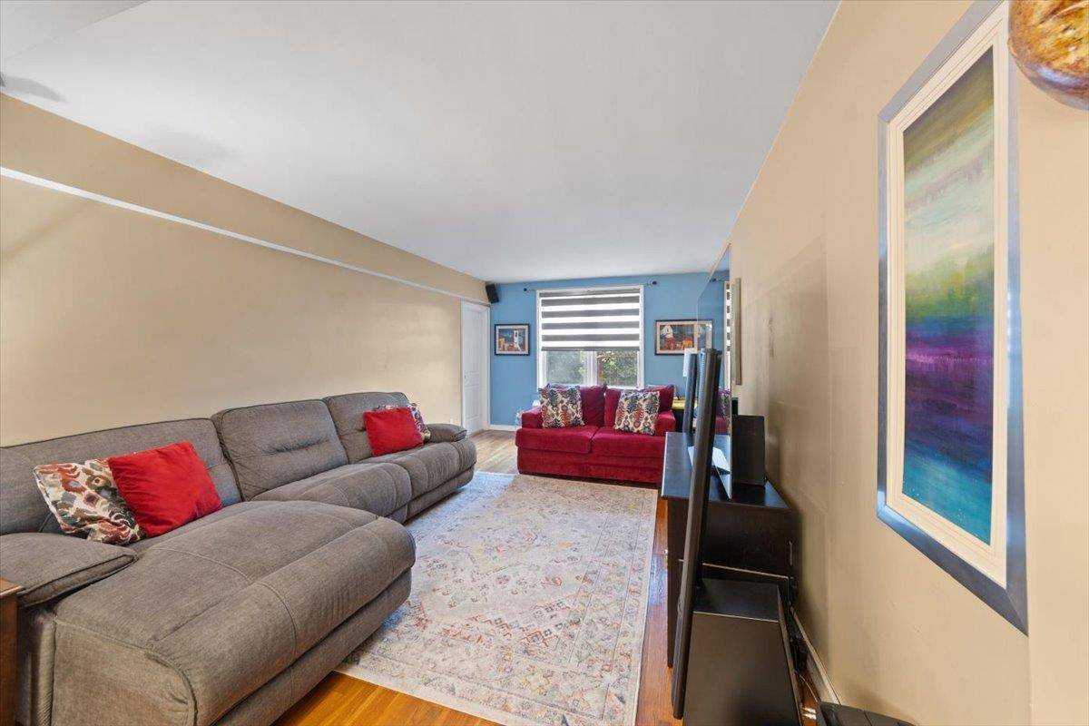 Bronxville, NY 10708,804 Bronx River #3E
