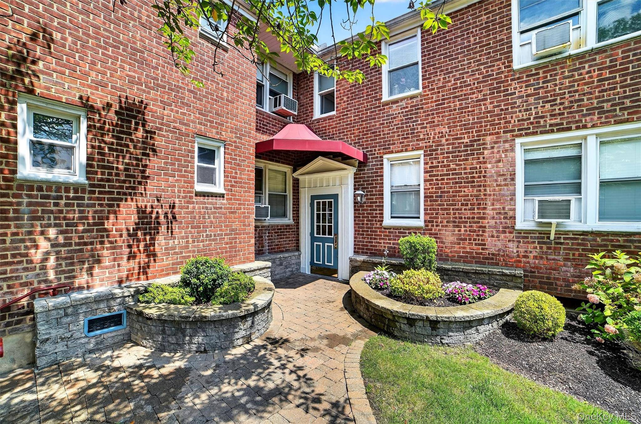 White Plains, NY 10605,4 Bryant Crescent #2N