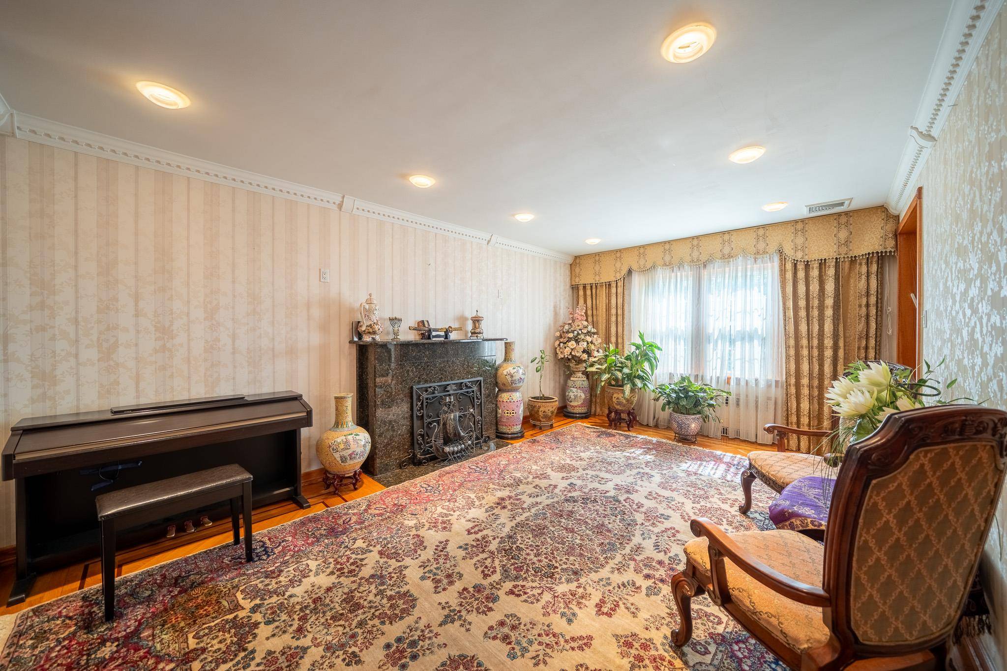 Fresh Meadows, NY 11366,75-73 179th ST
