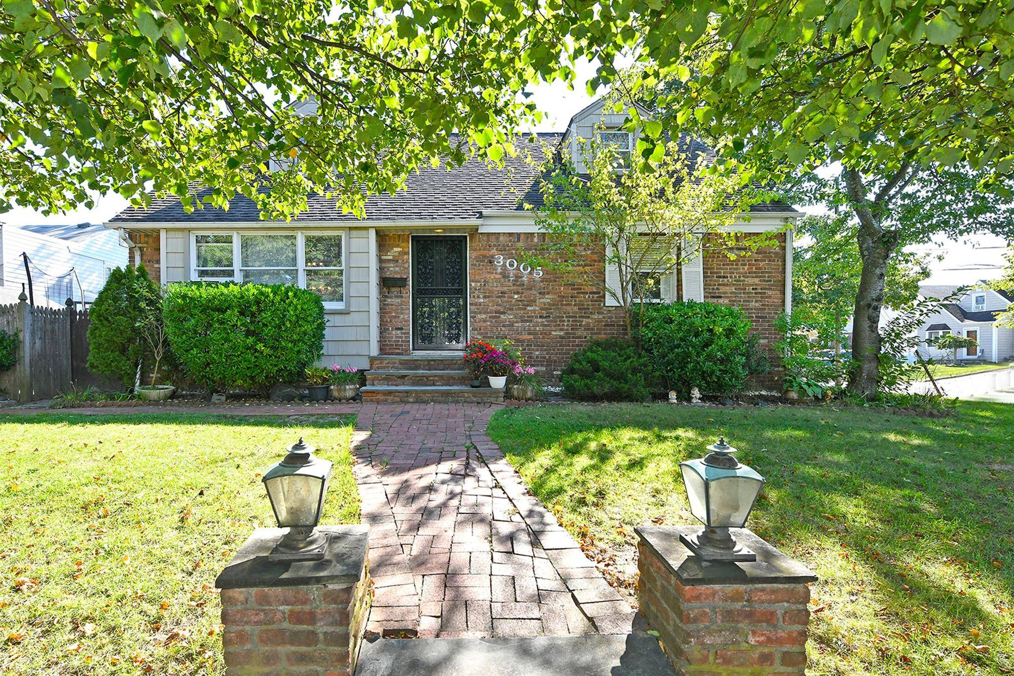 Oceanside, NY 11572,3005 Harding ST