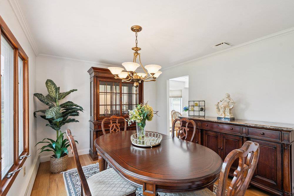 East Northport, NY 11731,4 Klaibar LN