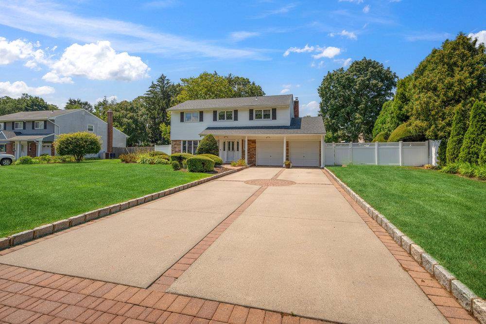 East Northport, NY 11731,4 Klaibar LN