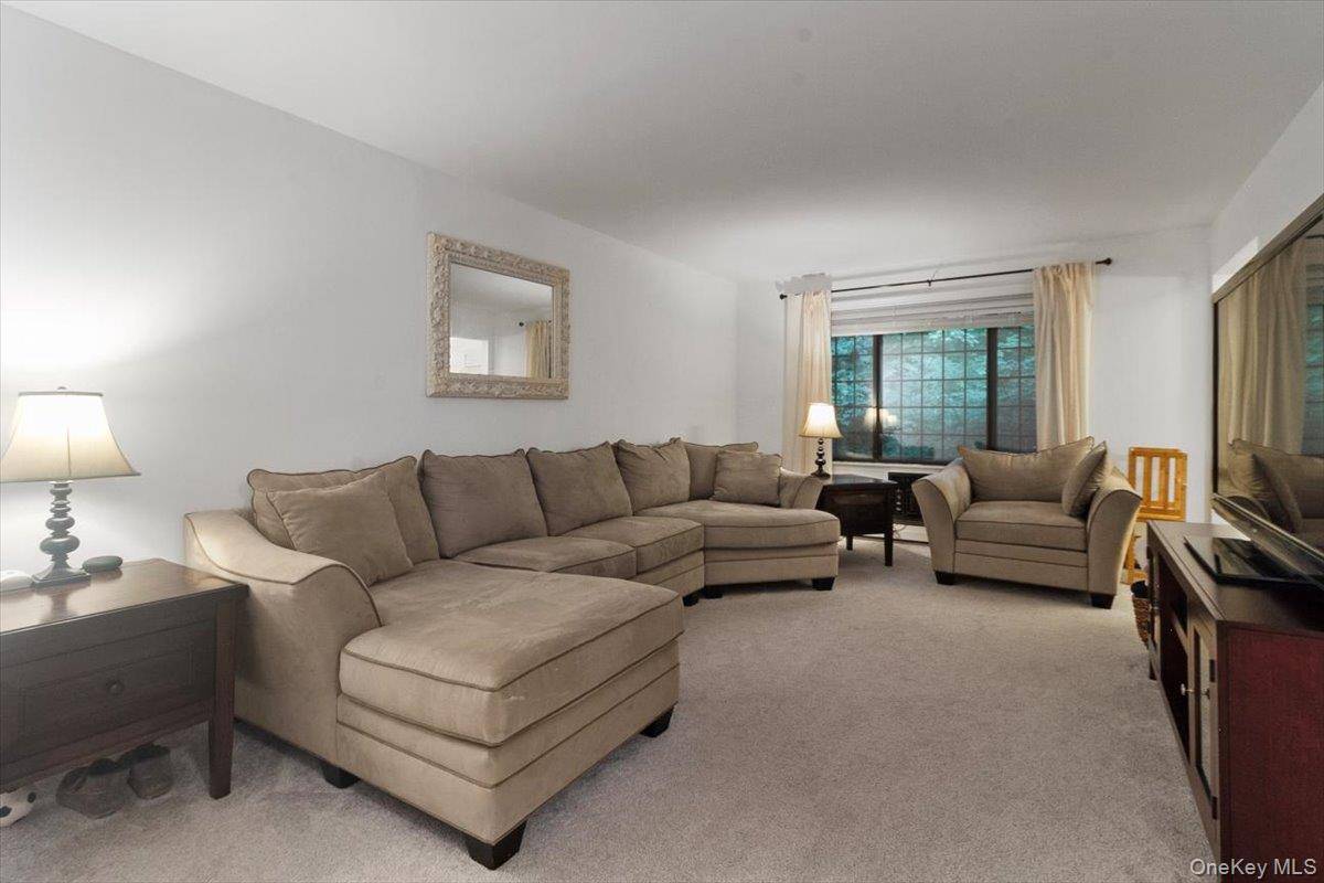 Pleasantville, NY 10570,36 Foxwood DR #6