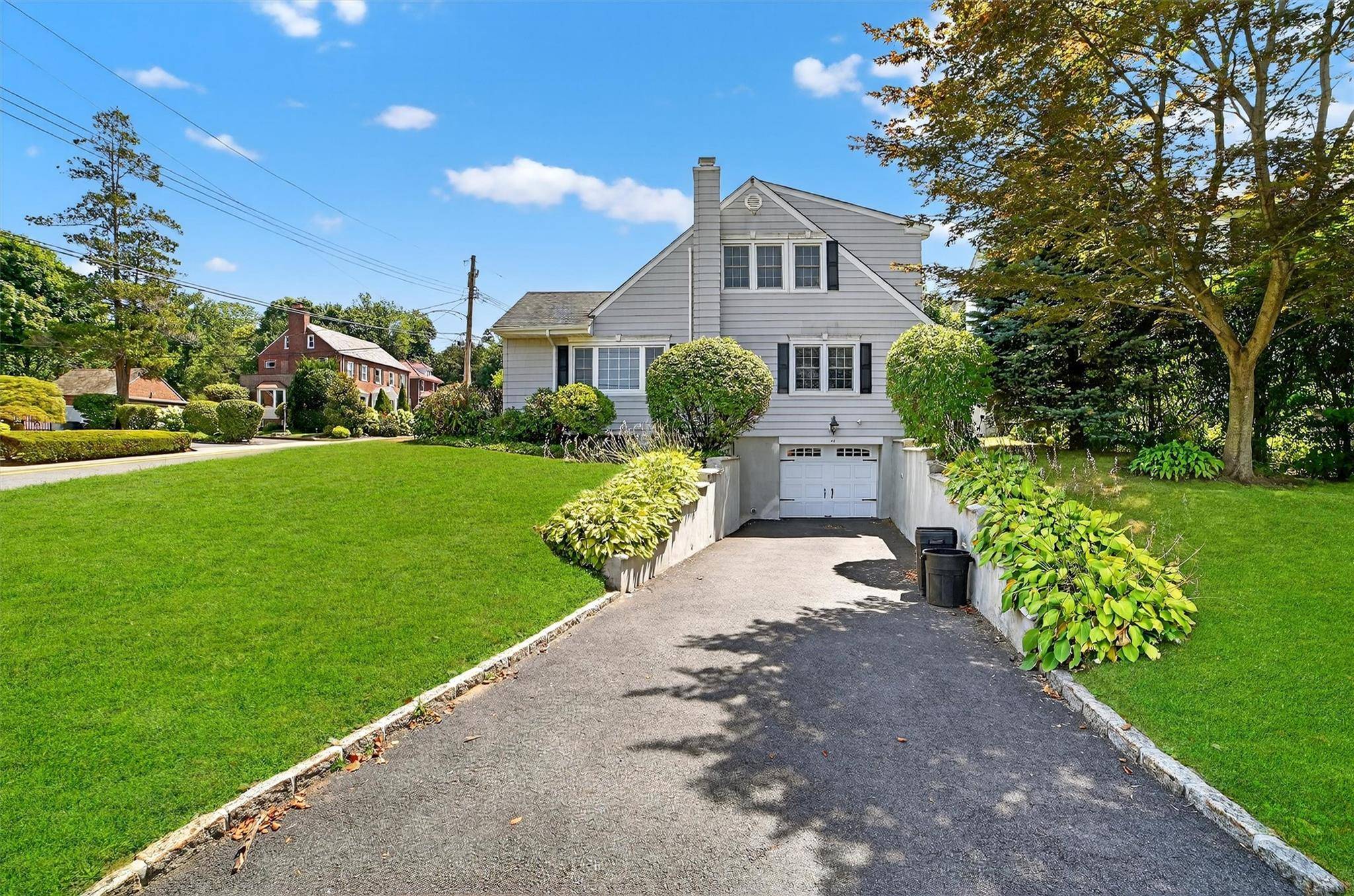 Yonkers, NY 10710,44 Standish AVE