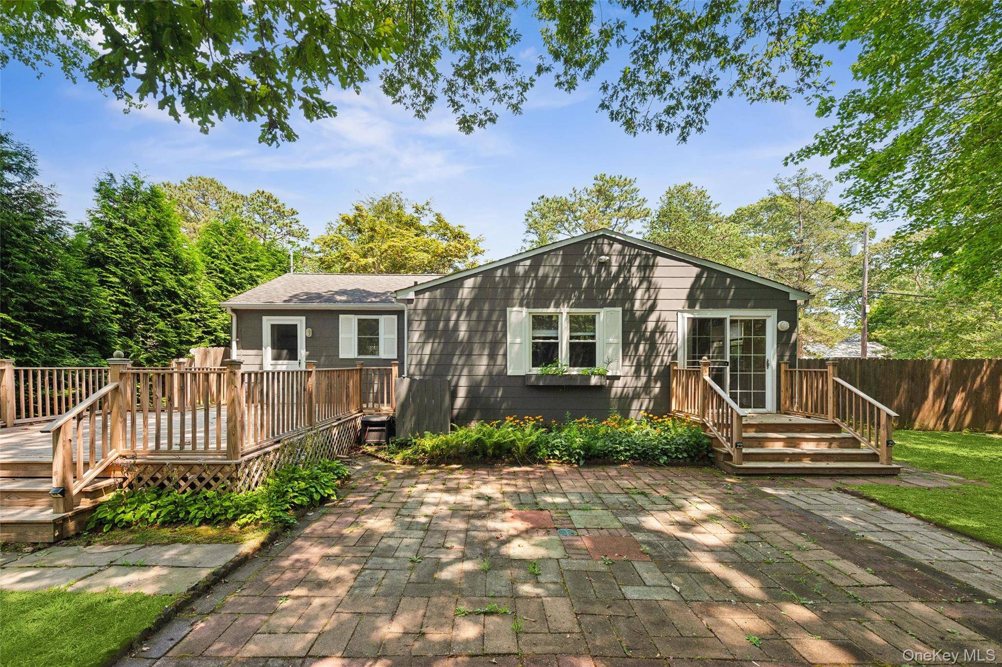 East Quogue, NY 11942,4 E End AVE