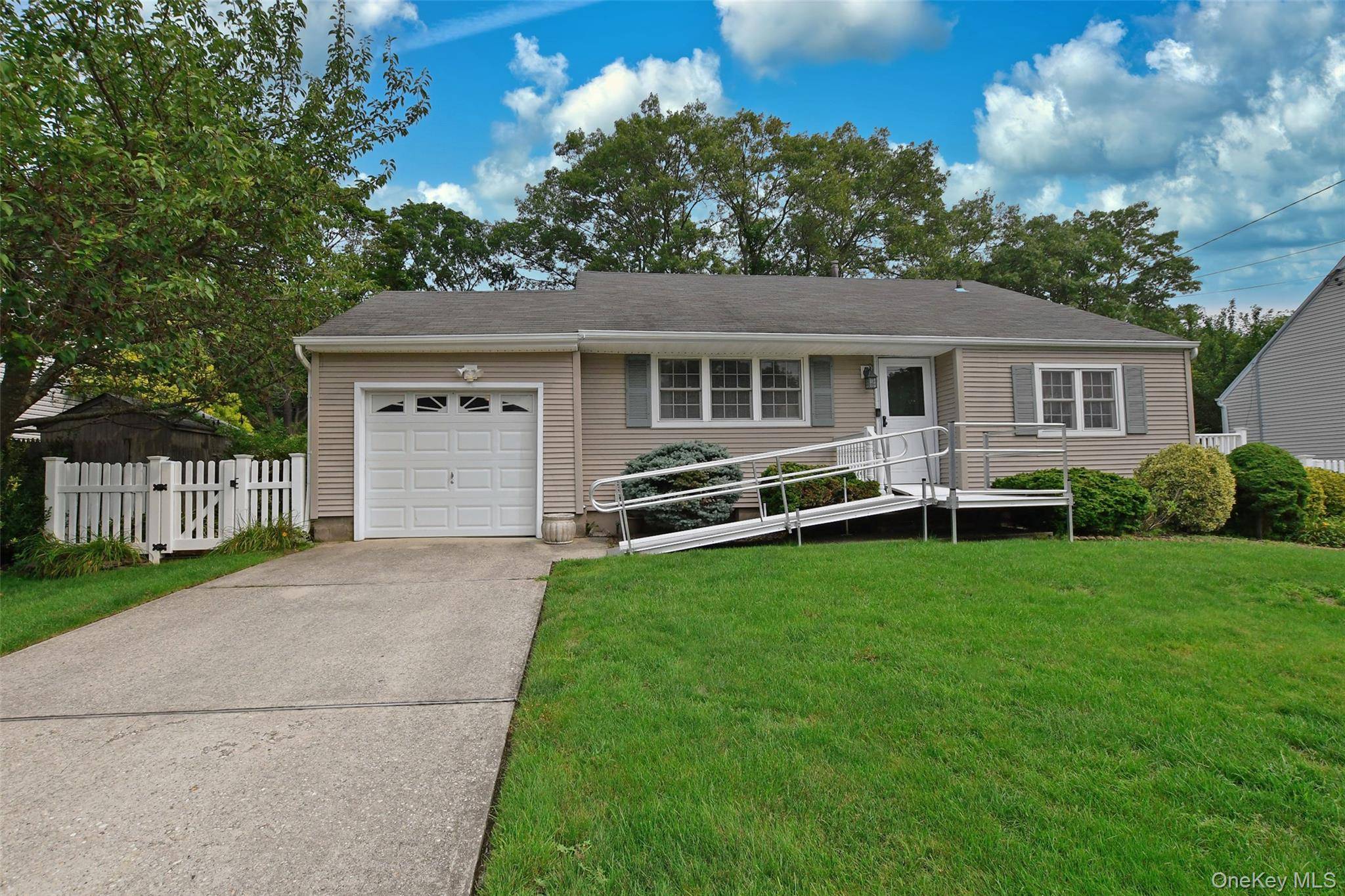 Port Jefferson Station, NY 11776,203 Sterling ST