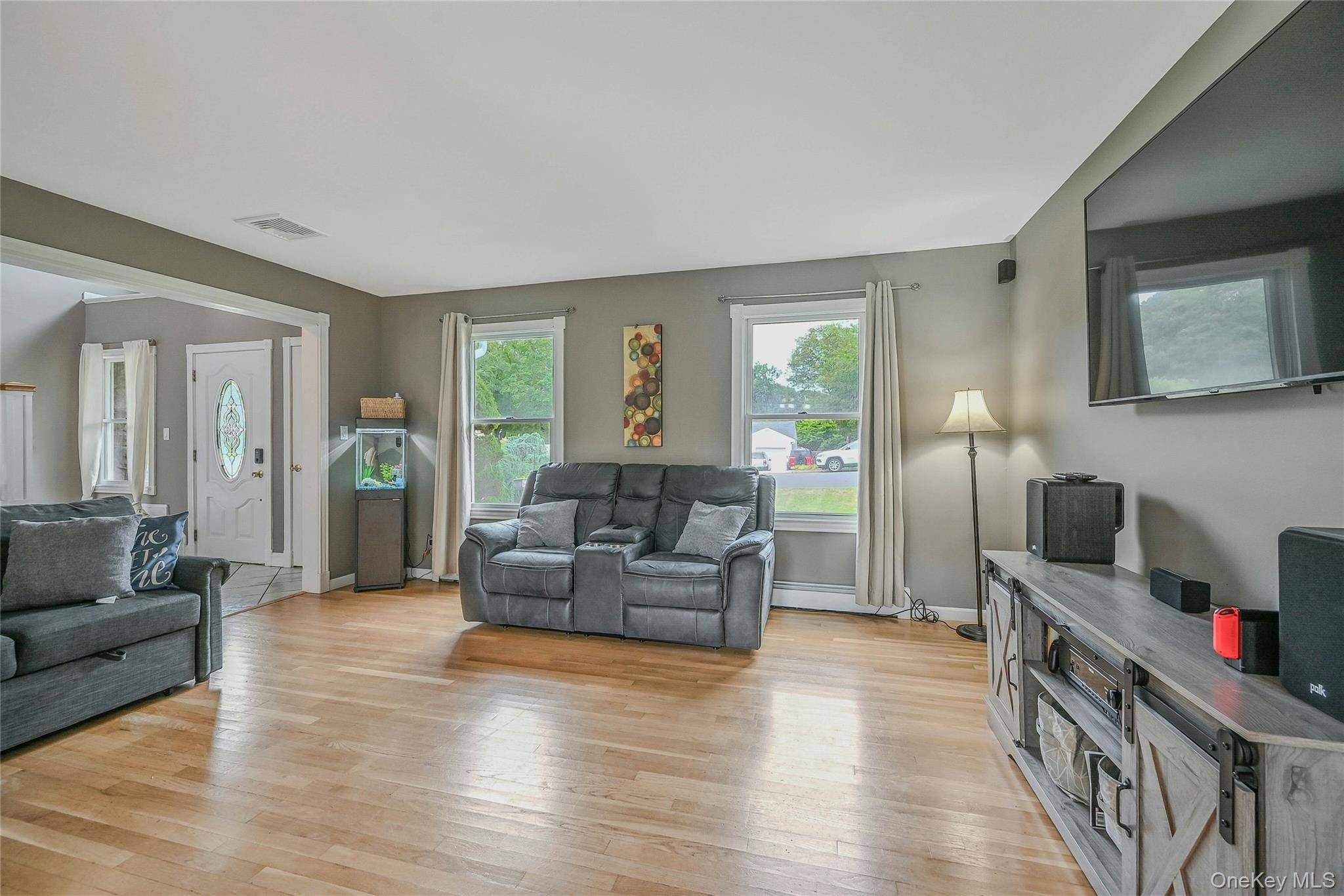 Ridge, NY 11961,10 Marc DR