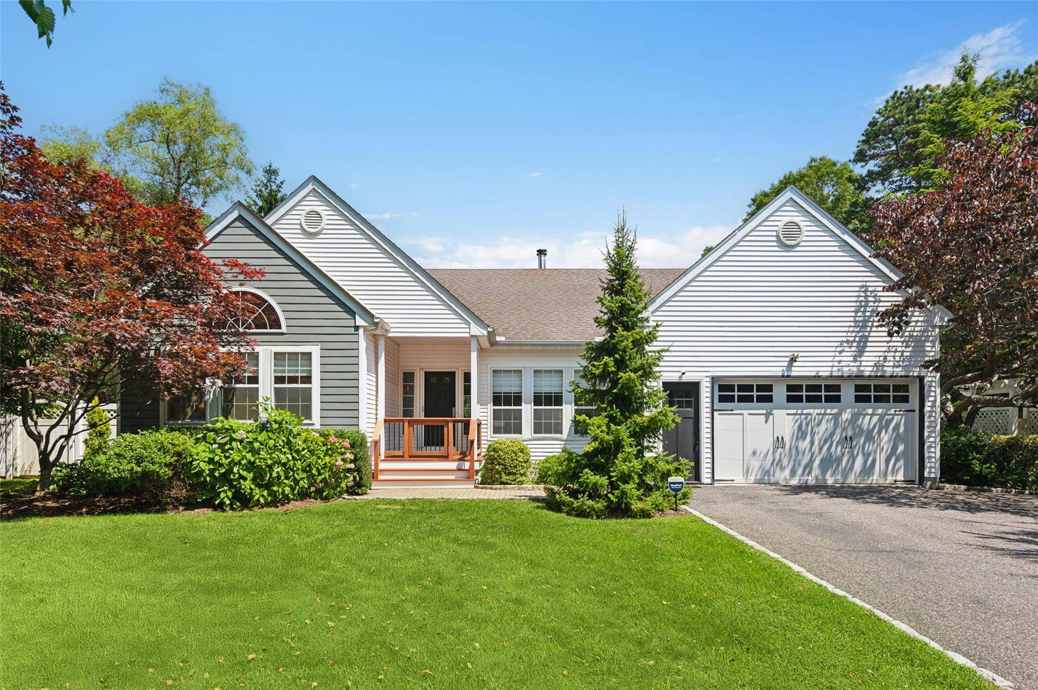 Westhampton, NY 11977,2 Willowood CT