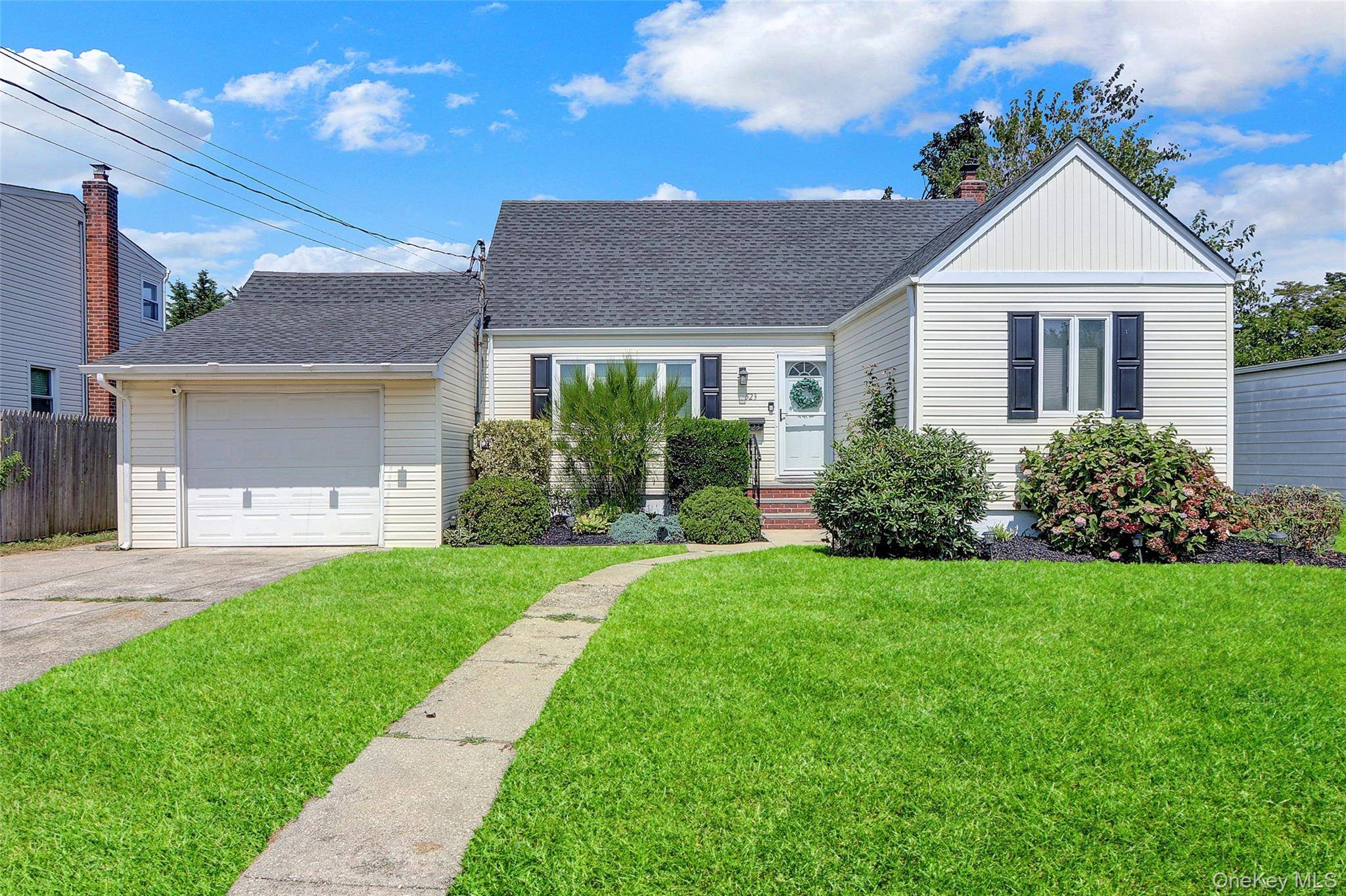 West Babylon, NY 11704,523 17 Street