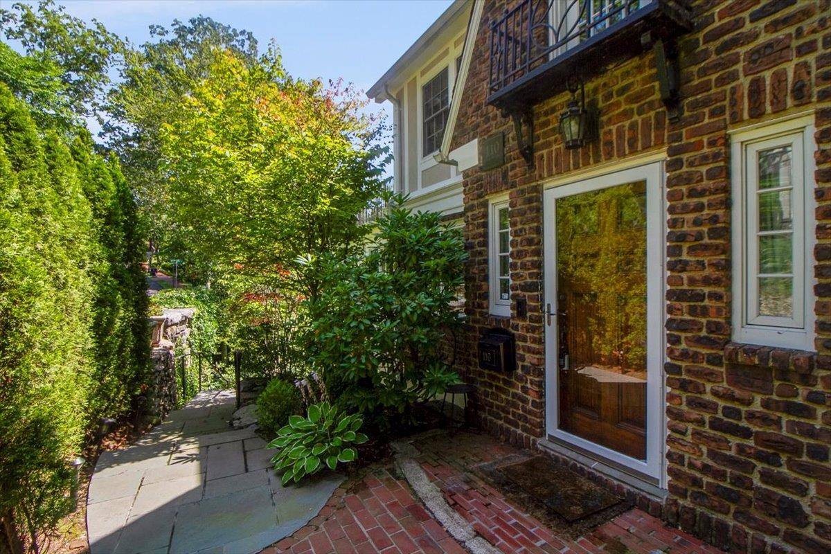 Scarsdale, NY 10583,110 Edgemont RD