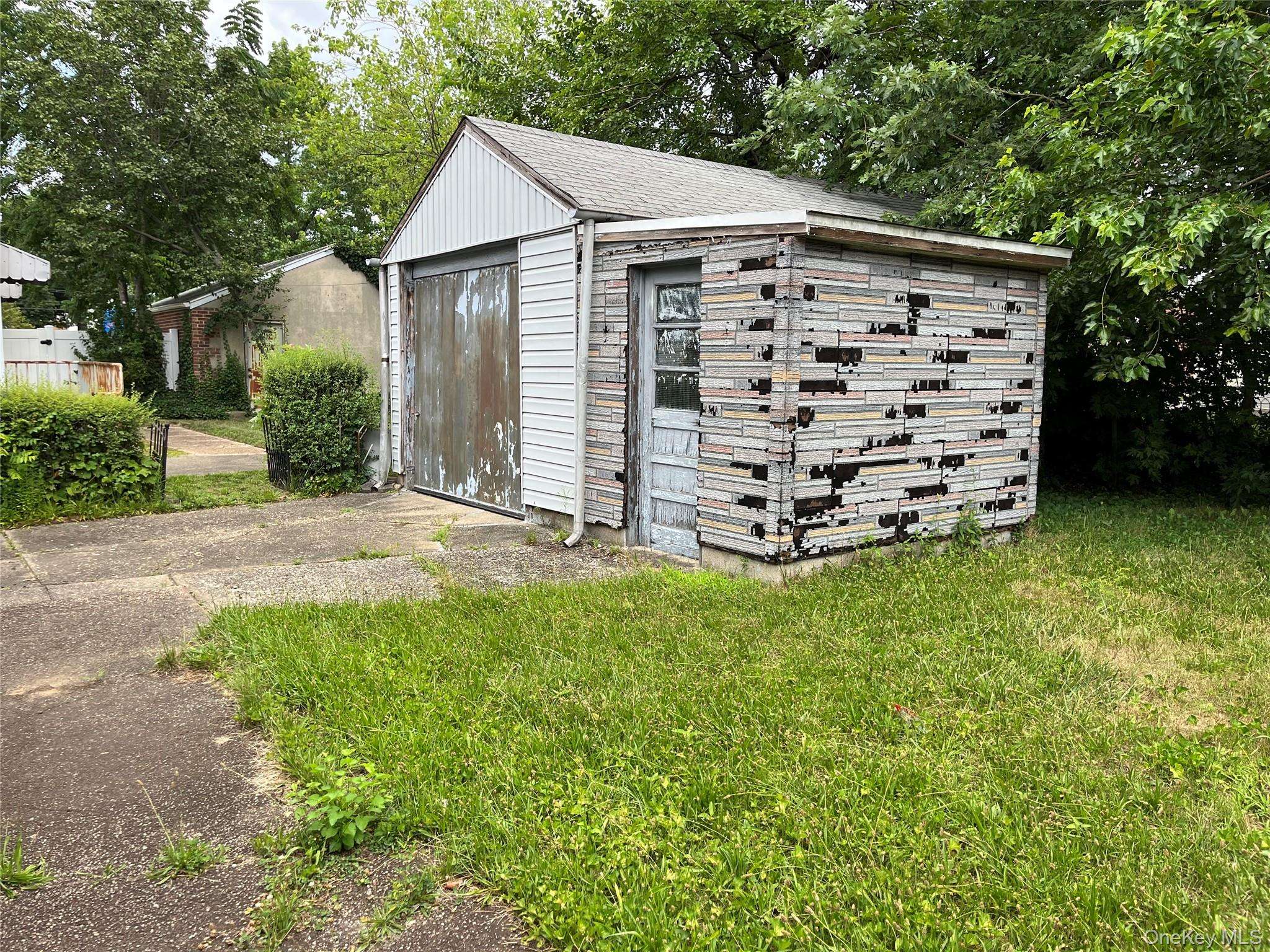 Floral Park, NY 11004,78-07 264 ST