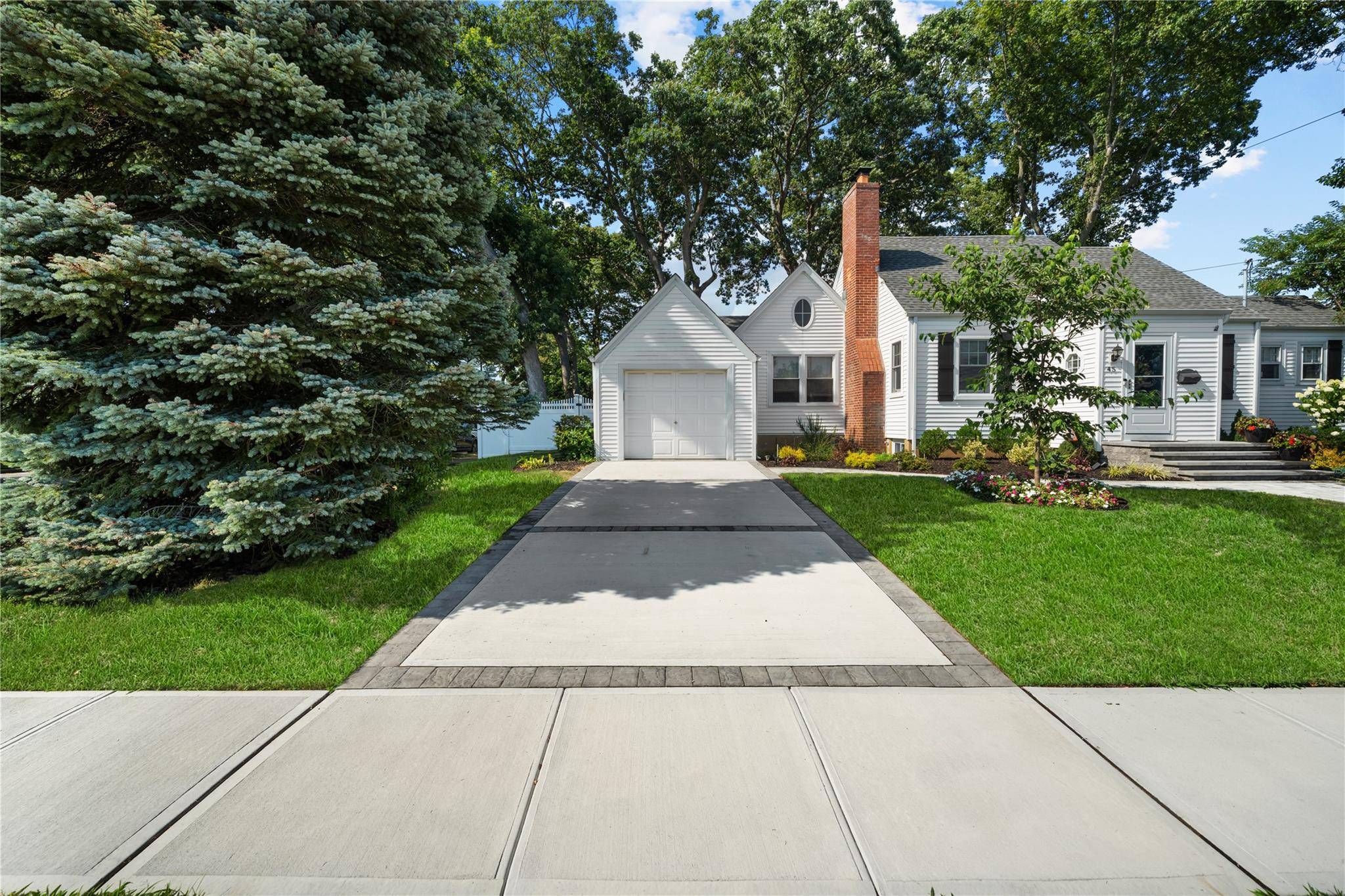 Massapequa, NY 11758,45 Sycamore ST