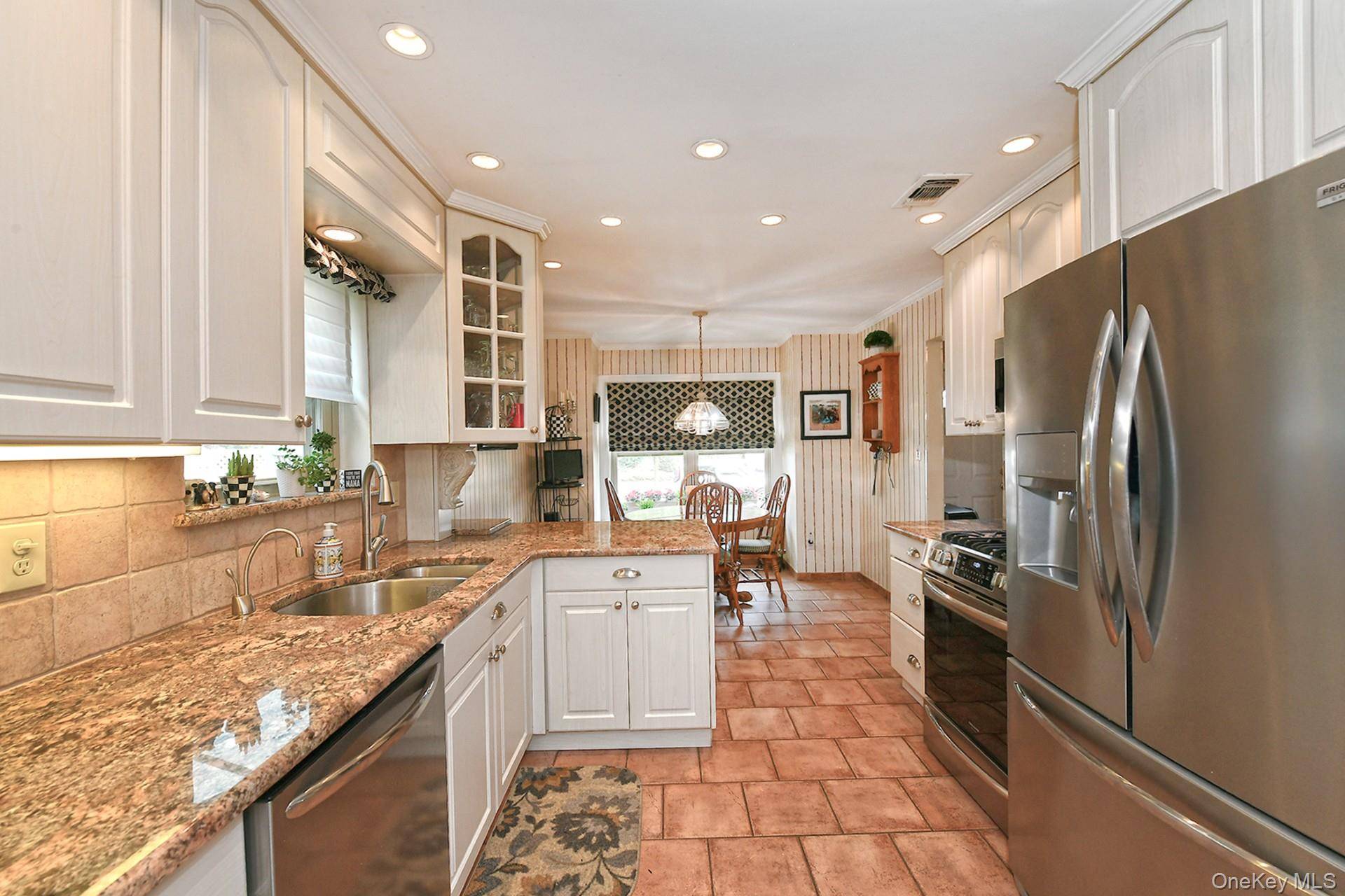 Oceanside, NY 11572,226 Oakview AVE