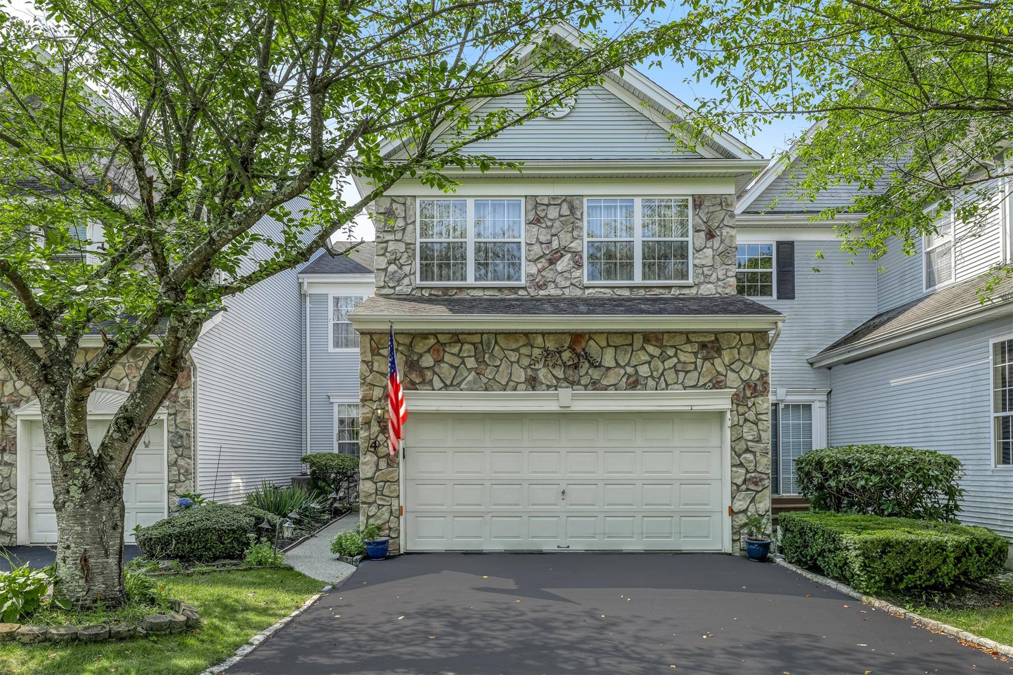 Tuxedo Park, NY 10987,4 Willow CT