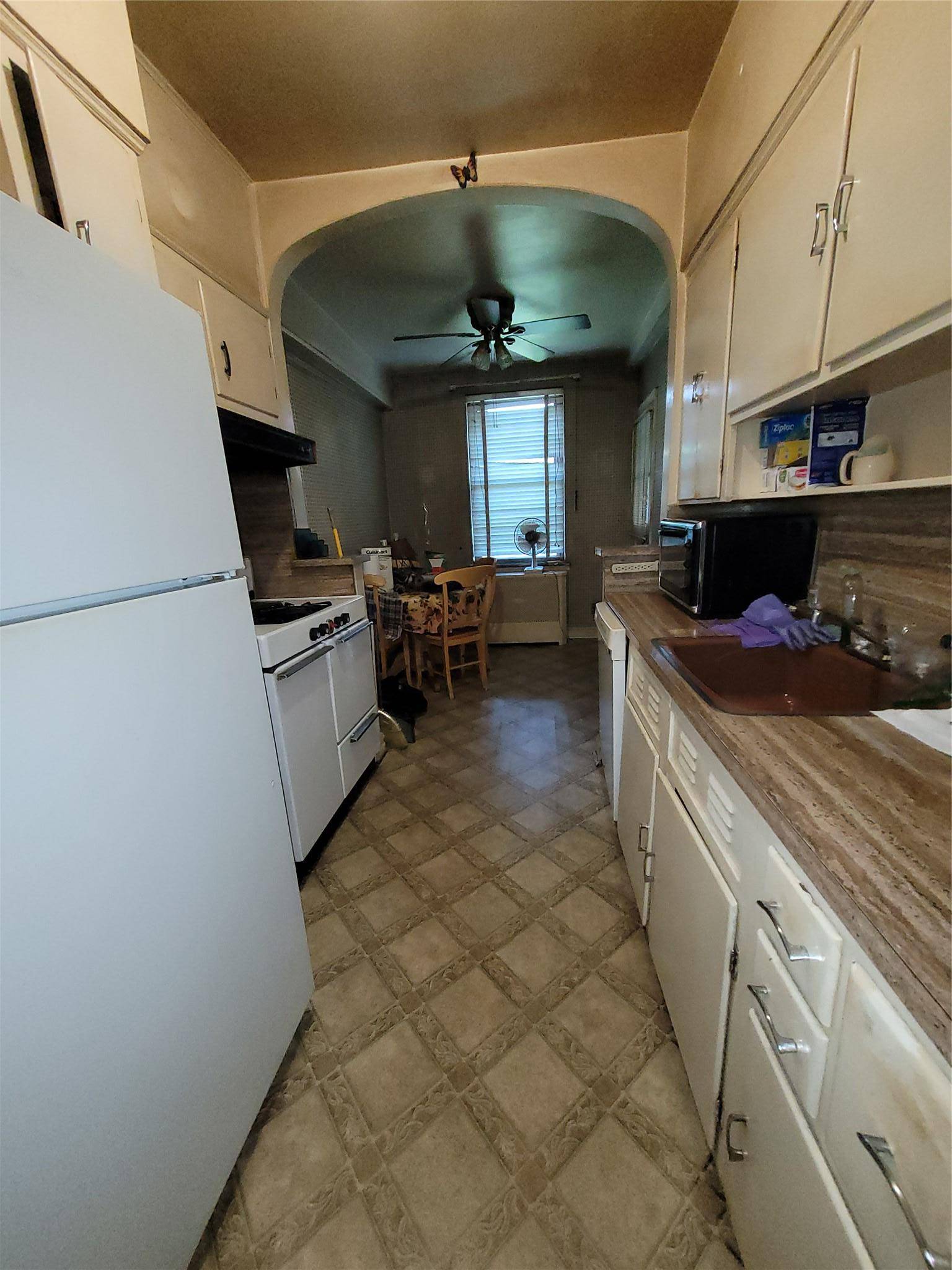 Astoria, NY 11103,3268 42nd ST