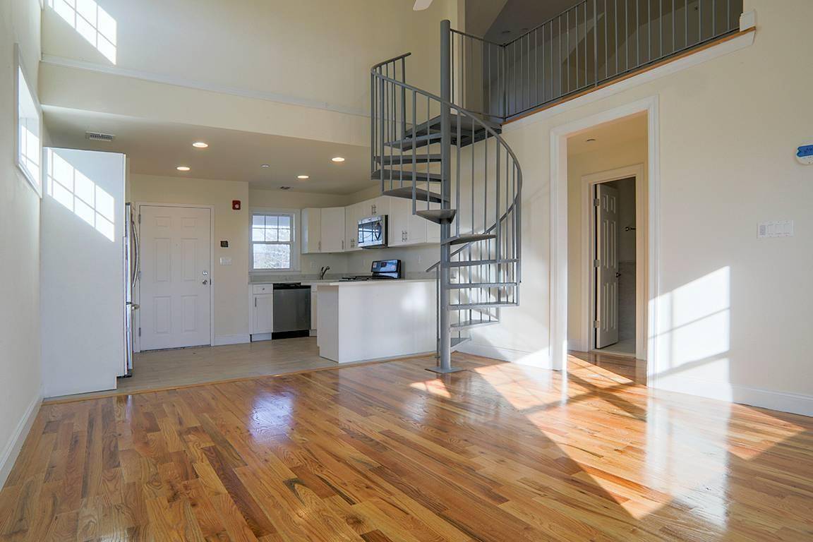 Glen Cove, NY 11542,40 Cedar Swamp RD #1005
